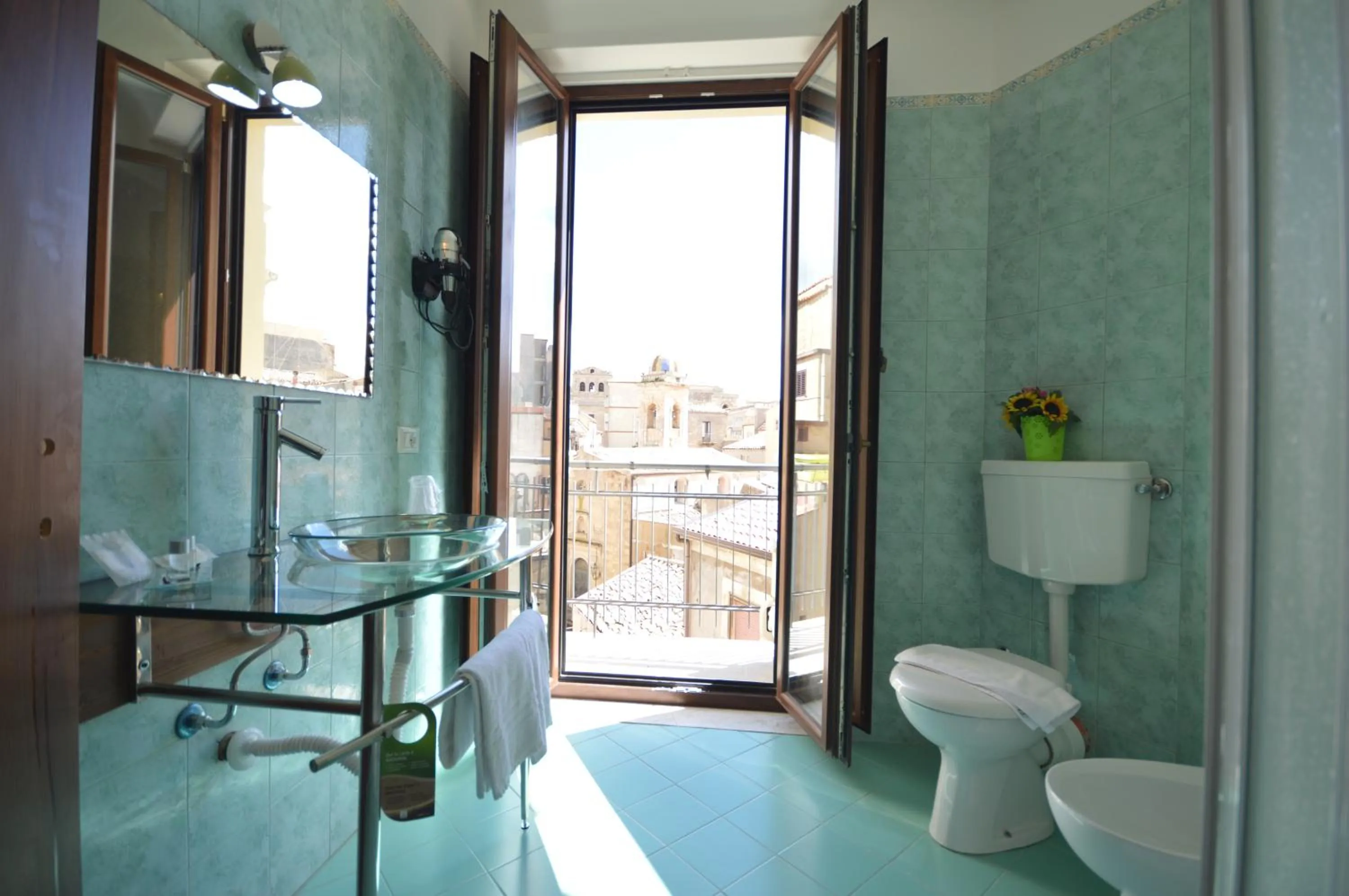 Toilet in Centro Sicilia Rooms & Suites