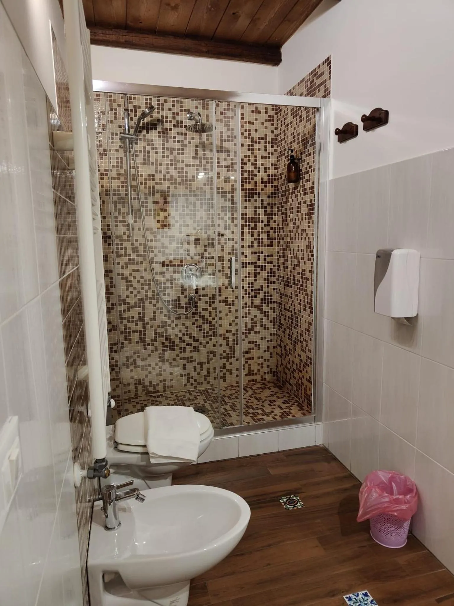Shower in Centro Sicilia Rooms & Suites