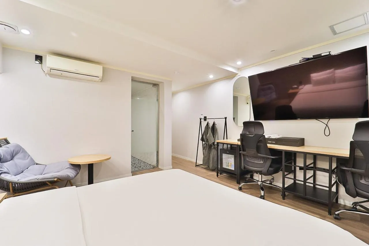 Bed in Jamsil Tomgi Hotel