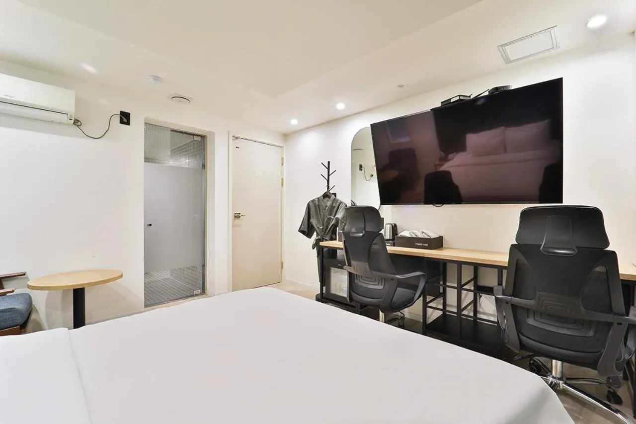 TV and multimedia in Jamsil Tomgi Hotel