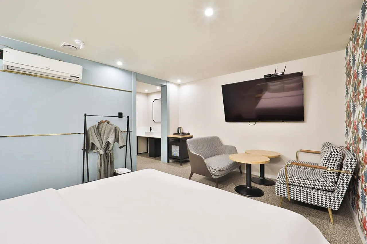 Bed in Jamsil Tomgi Hotel