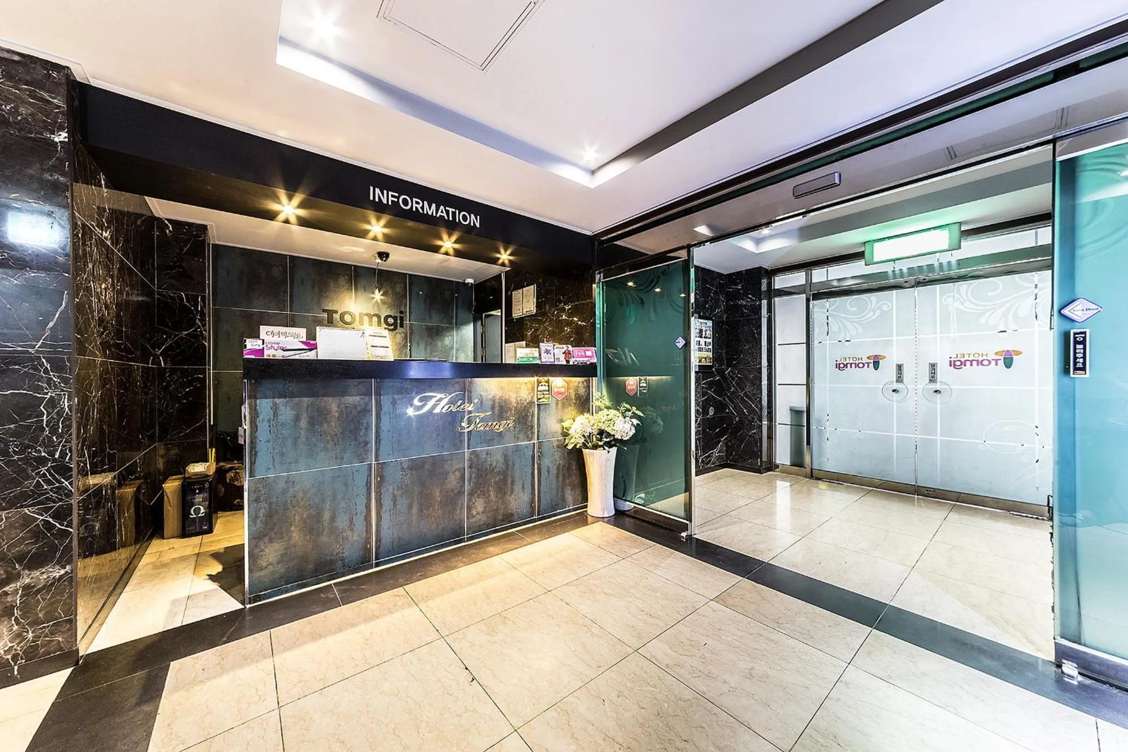 Property building in Jamsil Tomgi Hotel