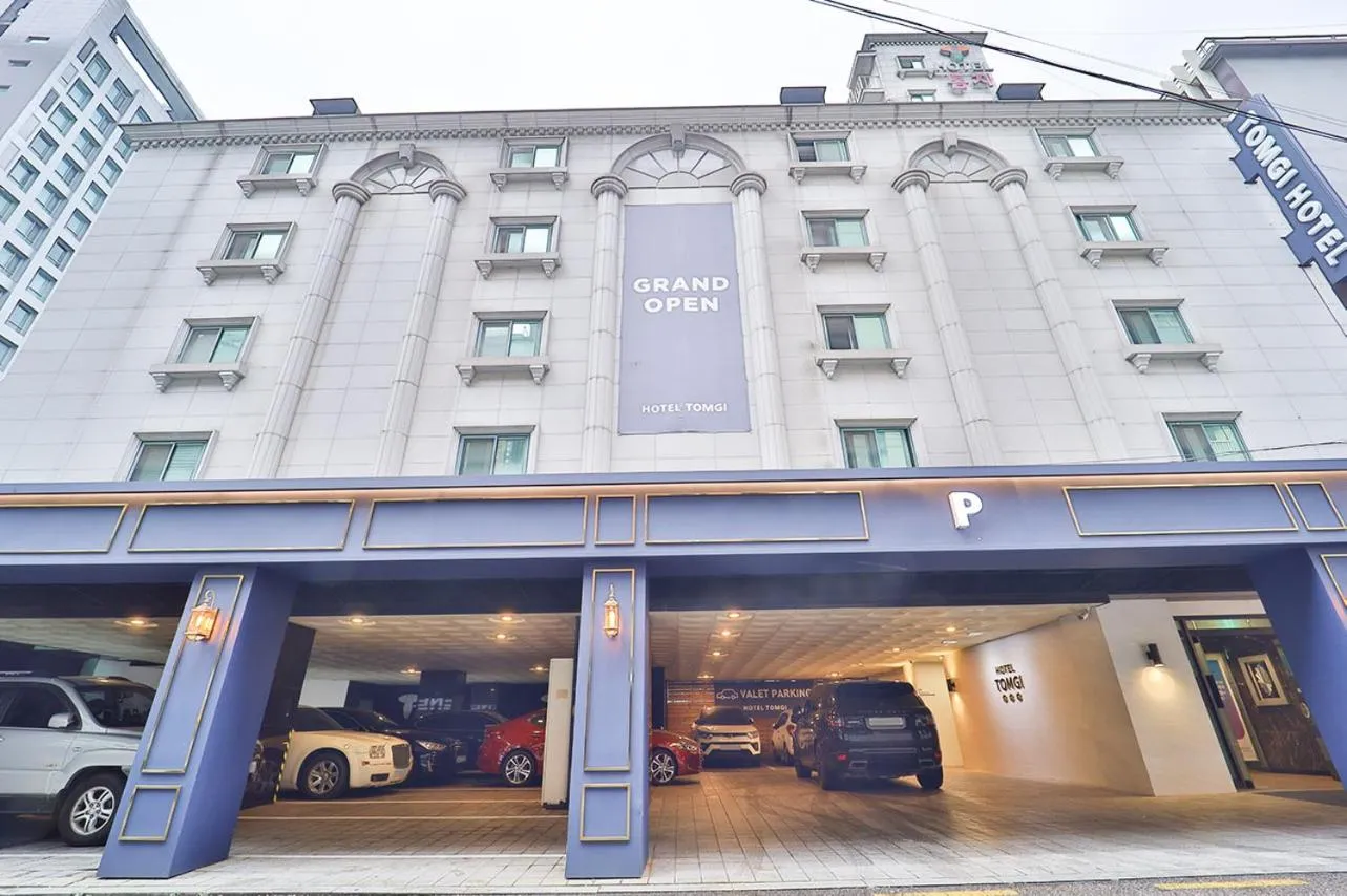 Property building in Jamsil Tomgi Hotel