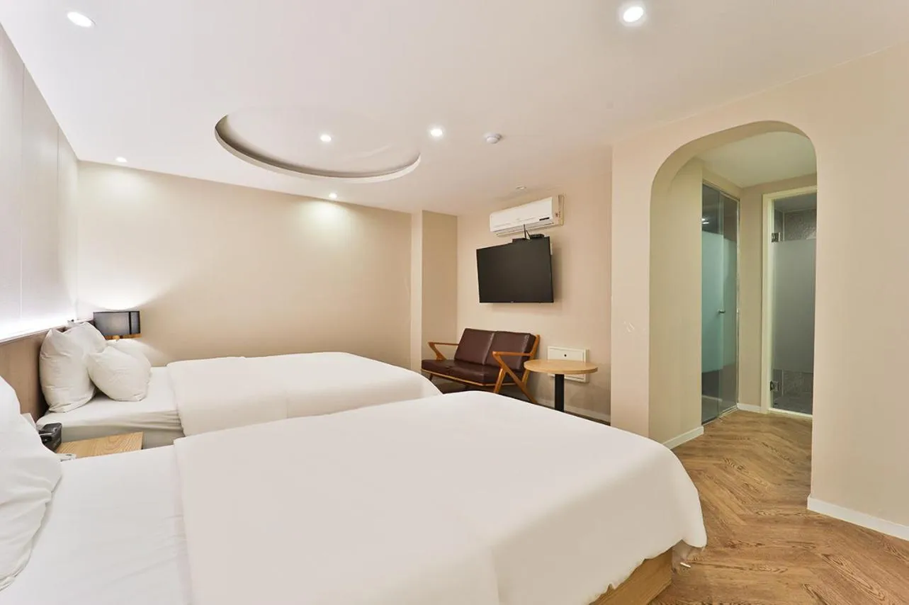 Bed in Jamsil Tomgi Hotel