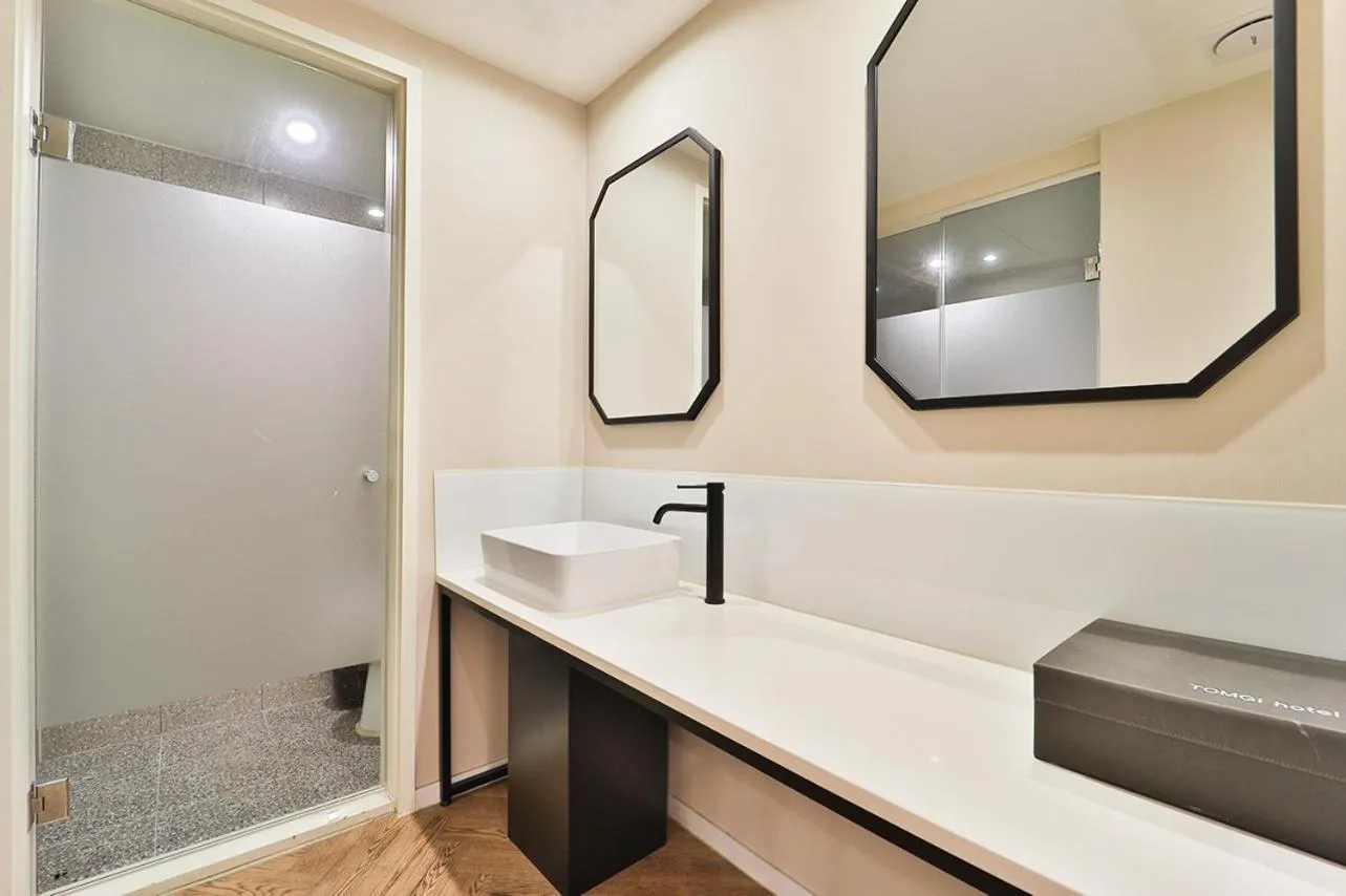 Bathroom in Jamsil Tomgi Hotel