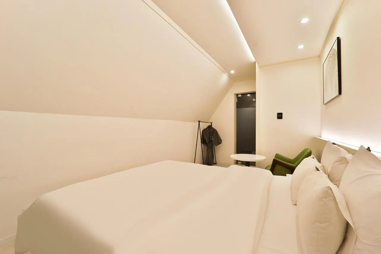 Bed in Jamsil Tomgi Hotel