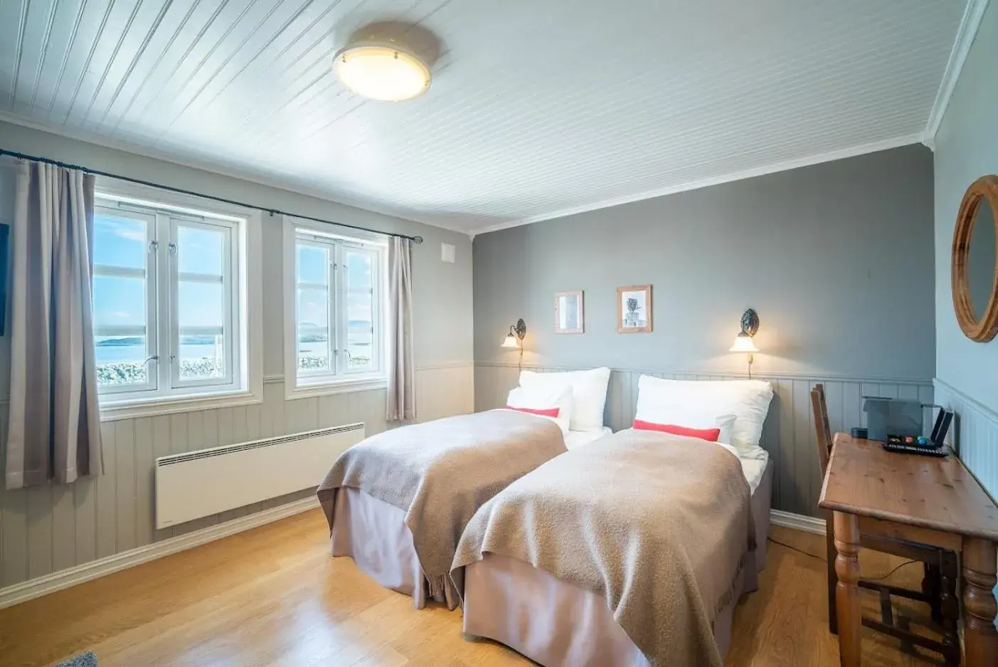 Twin Room with Sea View in Finnøy Bryggehotell - by Classic Norway Hotels Twin Room with Sea View in Finnøy Bryggehotell - by Classic Norway Hotels