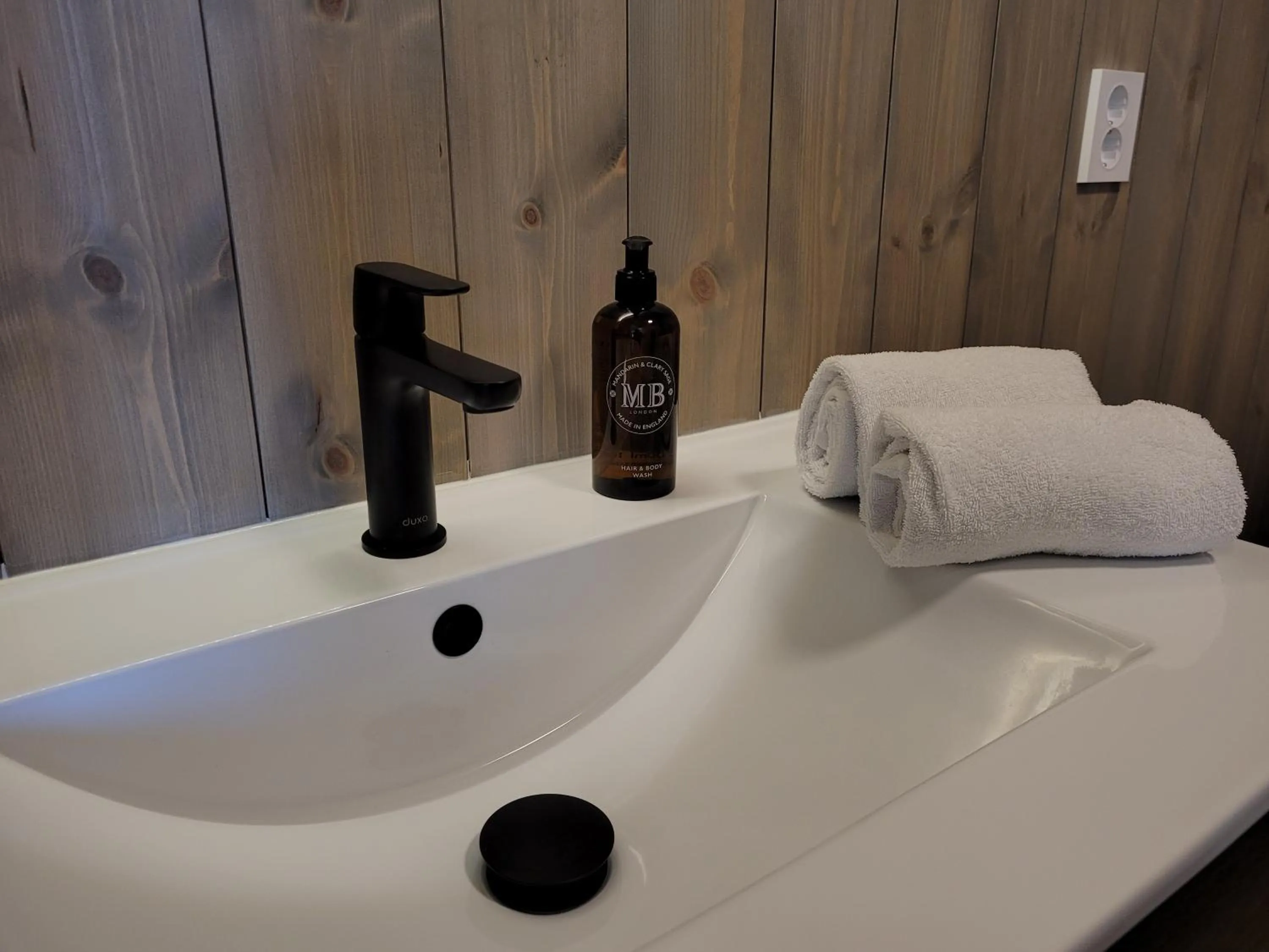 Bathroom in Ona Havstuer - by Classic Norway Hotels