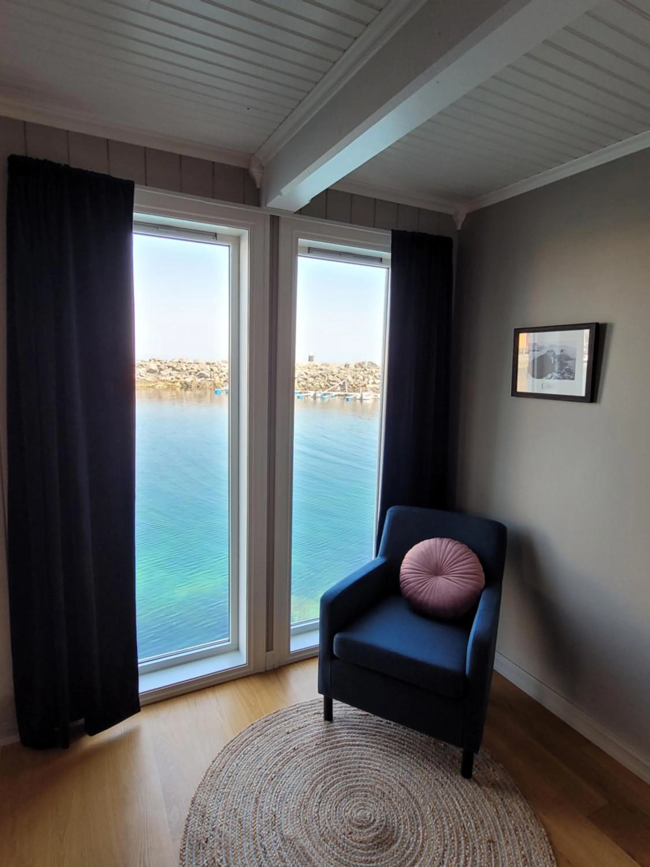 Sea view in Ona Havstuer - by Classic Norway Hotels