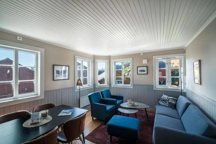 Living room in Ona Havstuer - by Classic Norway Hotels
