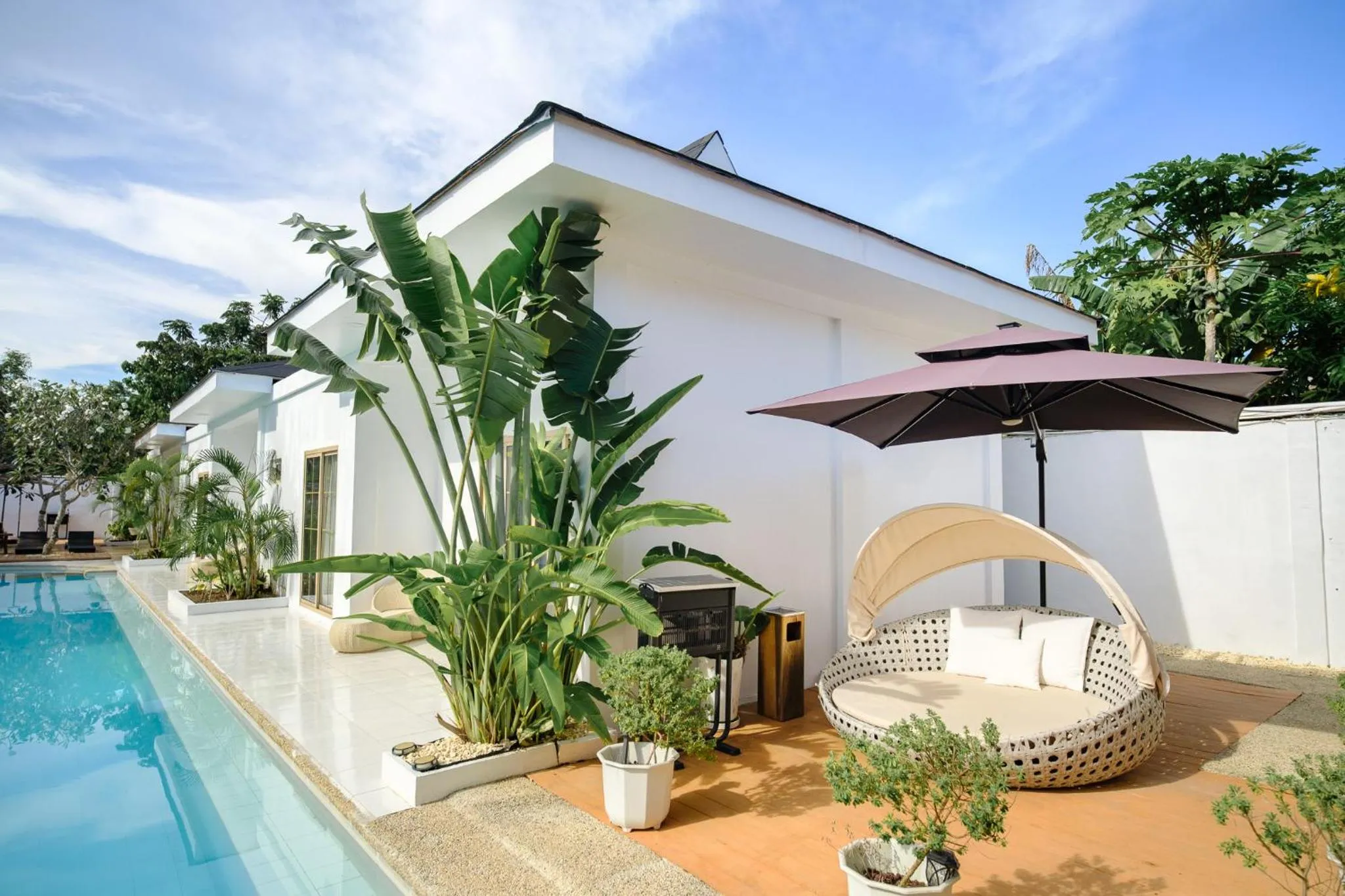 Property building in Seapearl of Alona