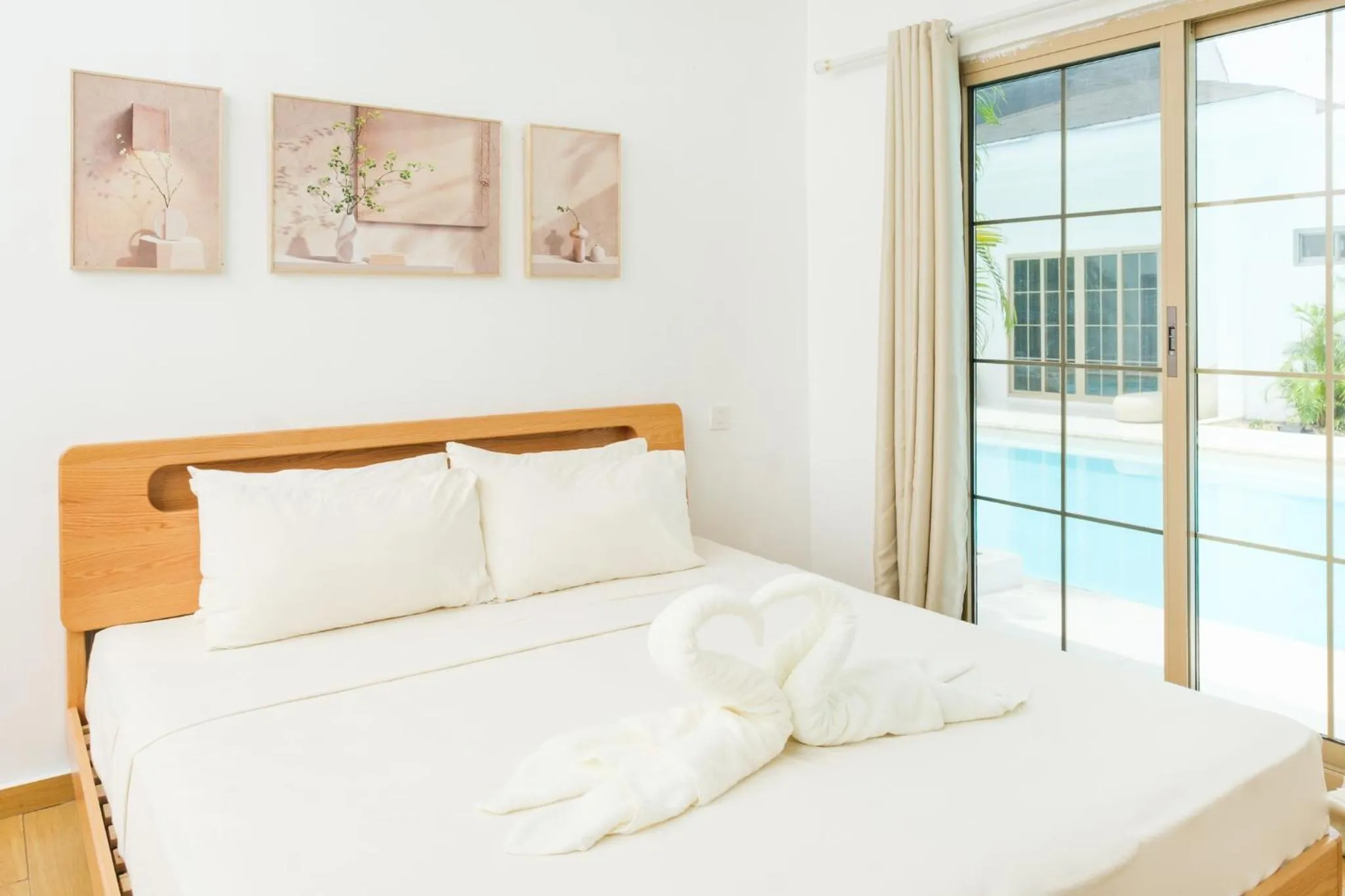 King Suite with Pool View in Seapearl of Alona