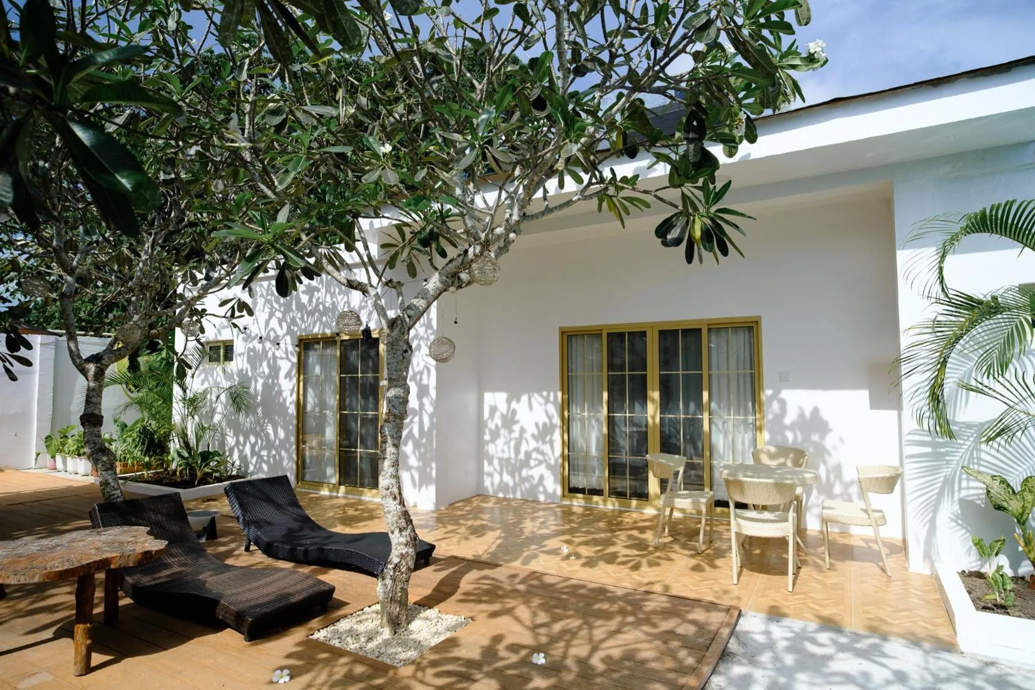 Property building in Seapearl of Alona