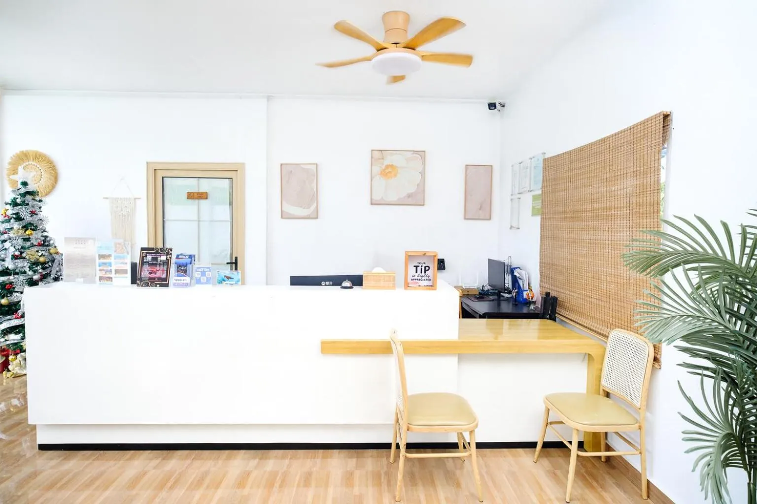 Lobby or reception in Seapearl of Alona