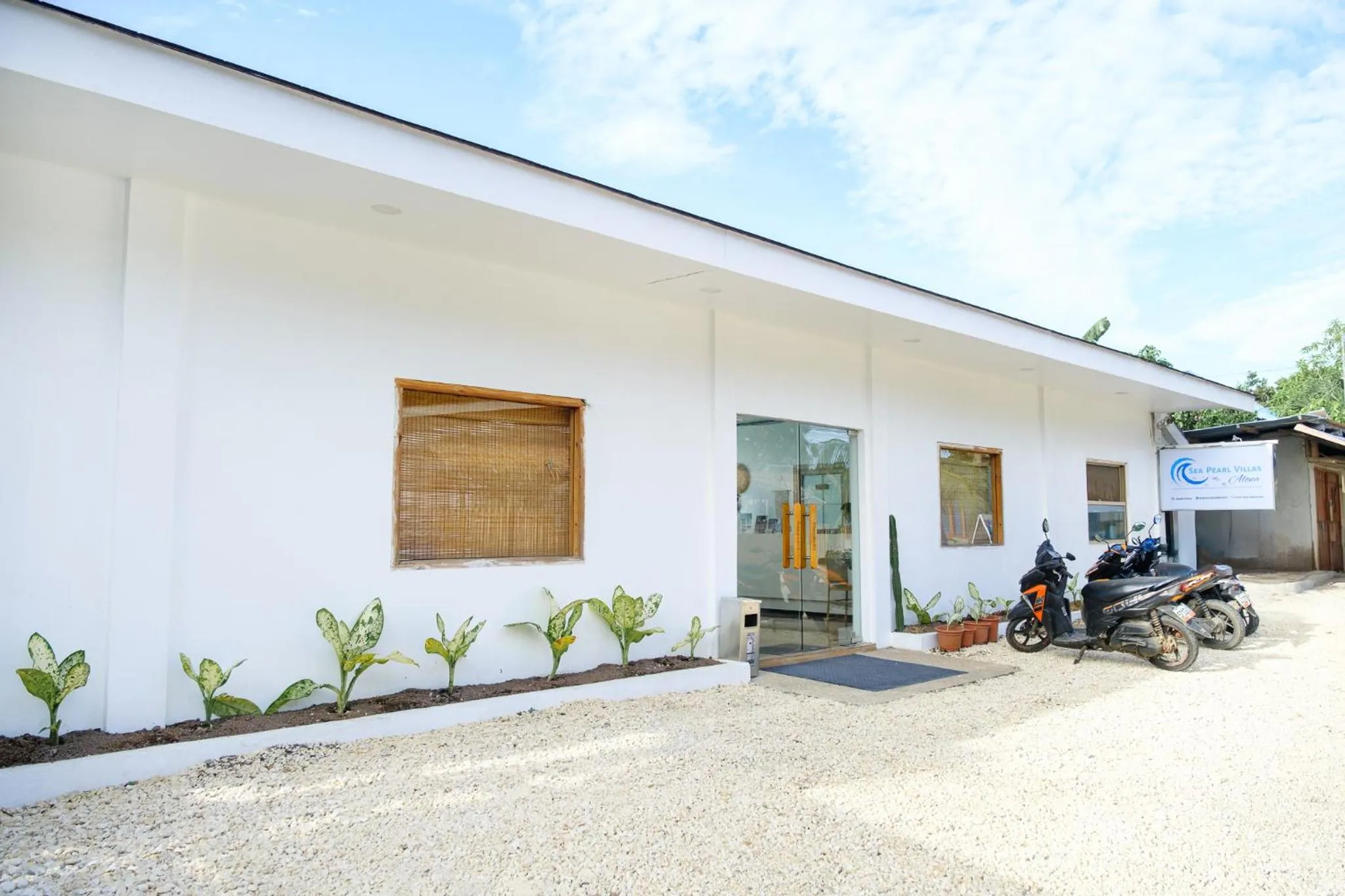 Property building in Seapearl of Alona