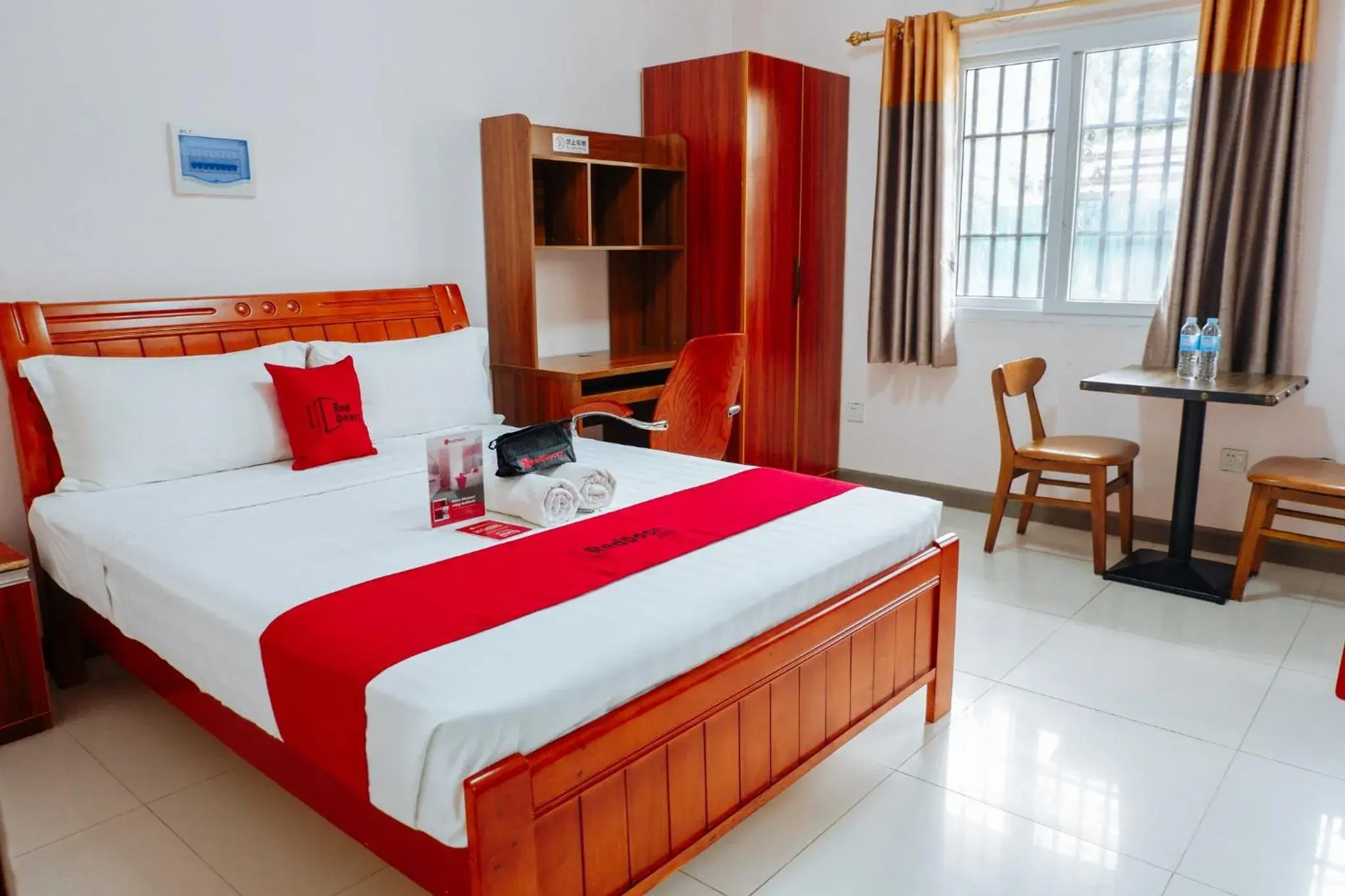 Double Room in RedDoorz Plus near Camella La Brisa Lapulapu Double Room in RedDoorz Plus near Camella La Brisa Lapulapu