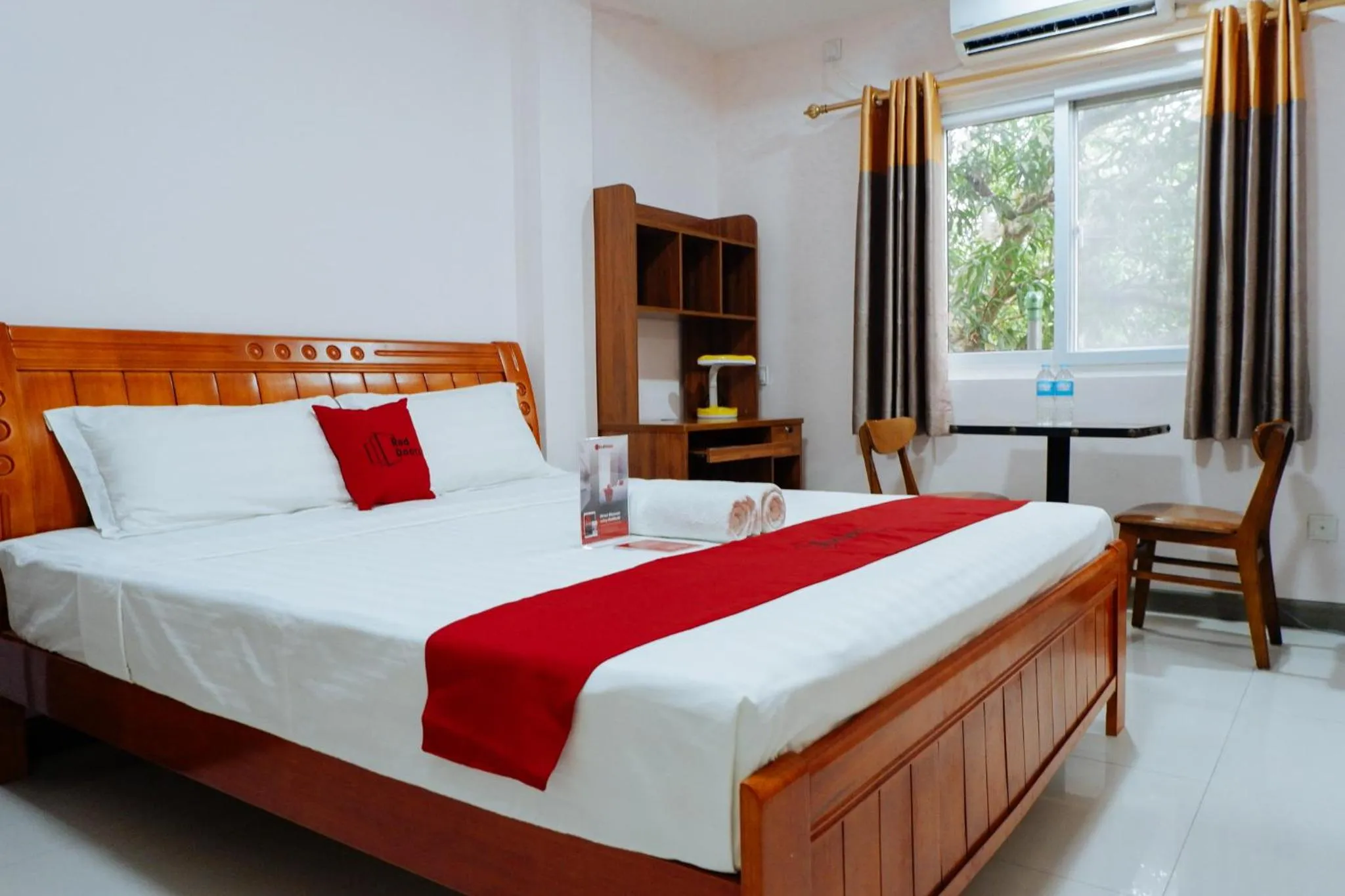 Bed in RedDoorz Plus near Camella La Brisa Lapulapu