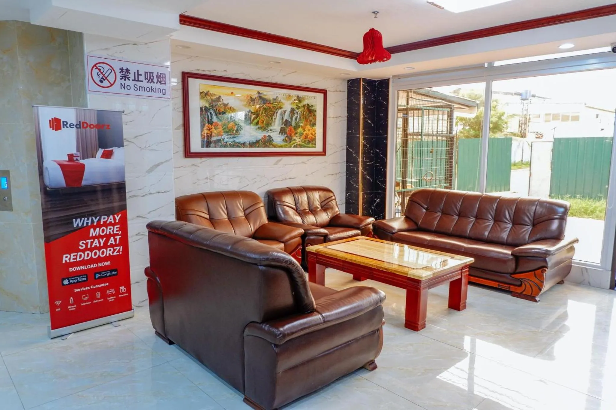 Living room in RedDoorz Plus near Camella La Brisa Lapulapu