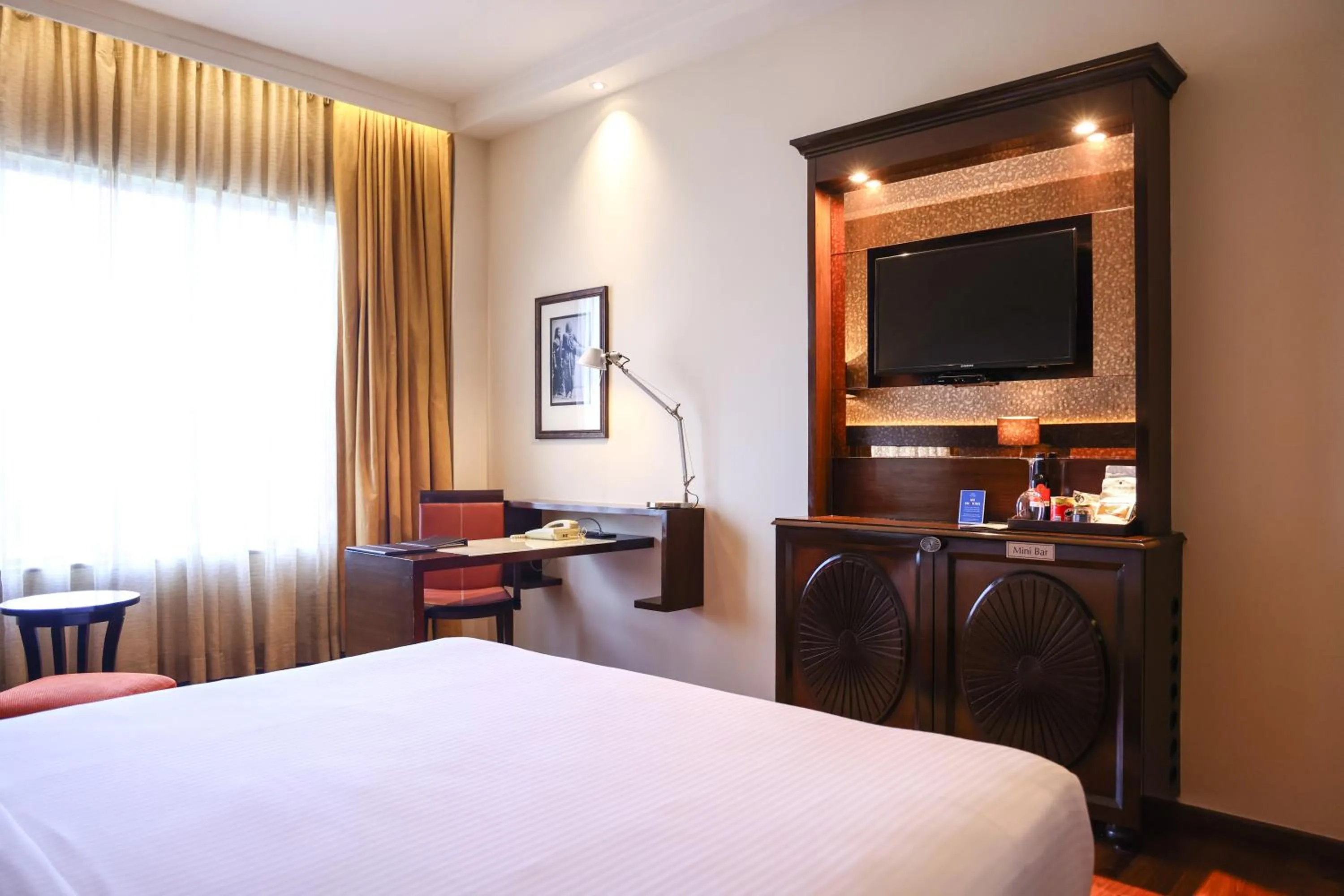 TV and multimedia, Bed in Balaji Sarovar Premiere