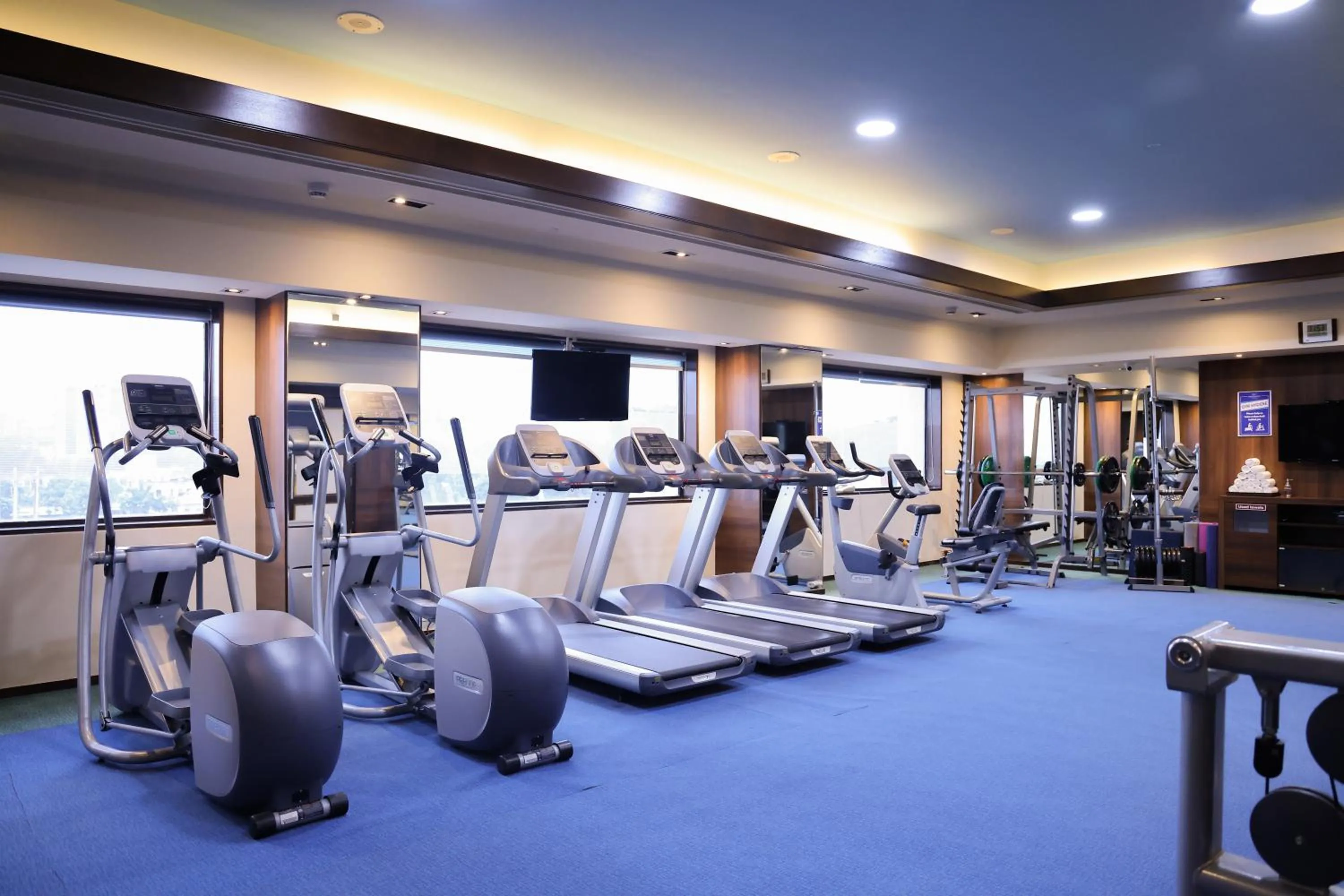Fitness centre/facilities in Balaji Sarovar Premiere