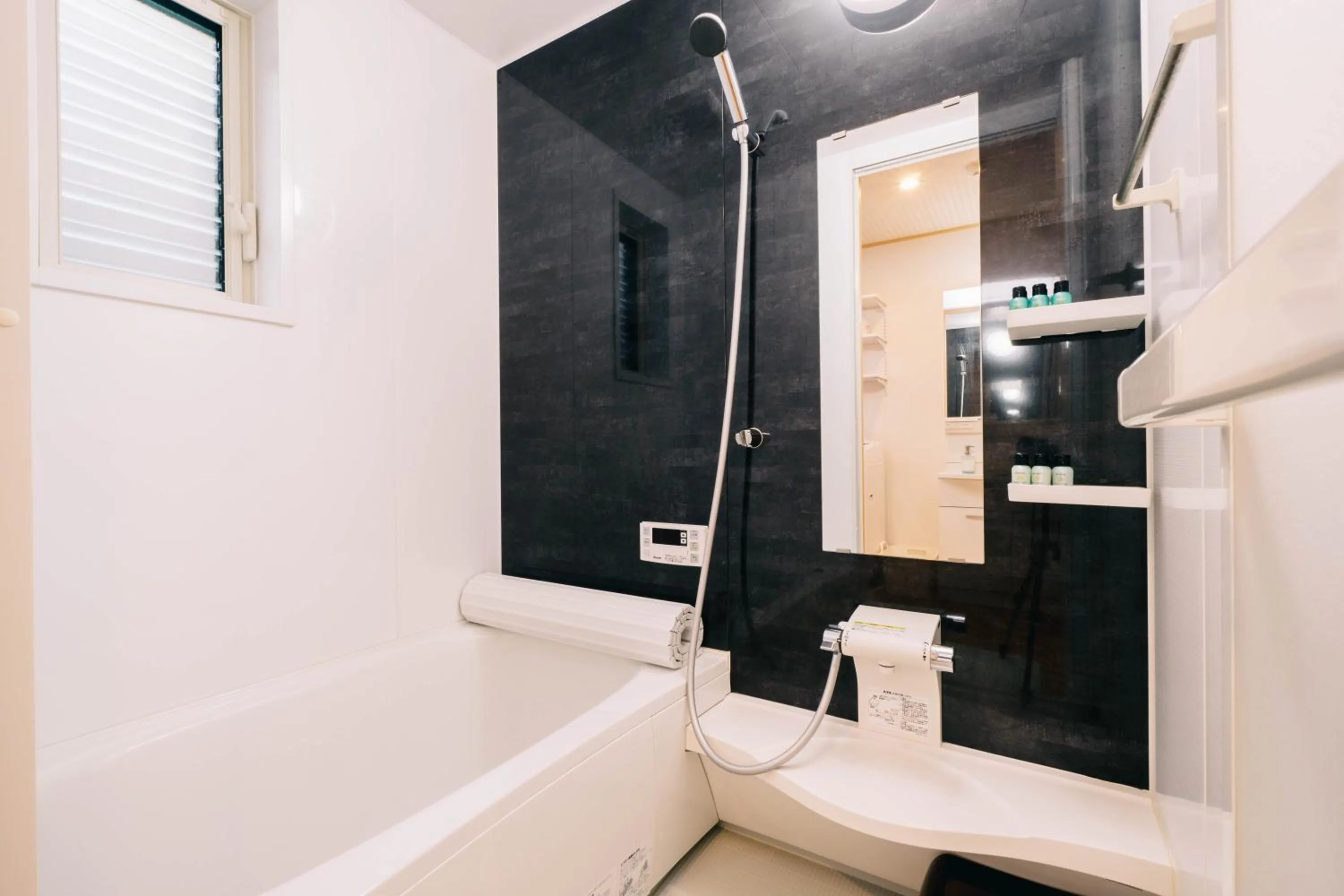 Shower in Miro Shijo Saiin Tei