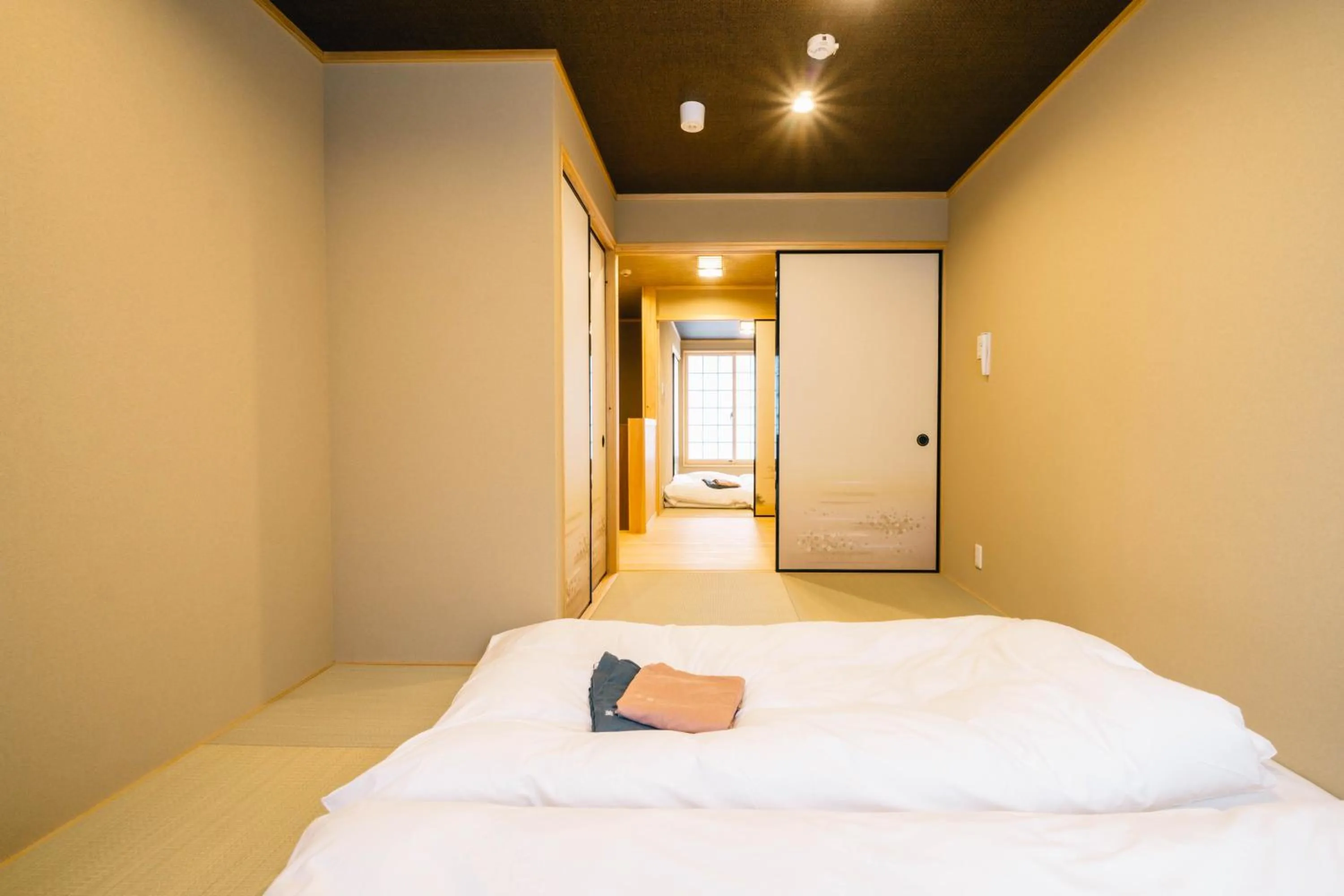 Bedroom, Bed in Miro Shijo Saiin Tei