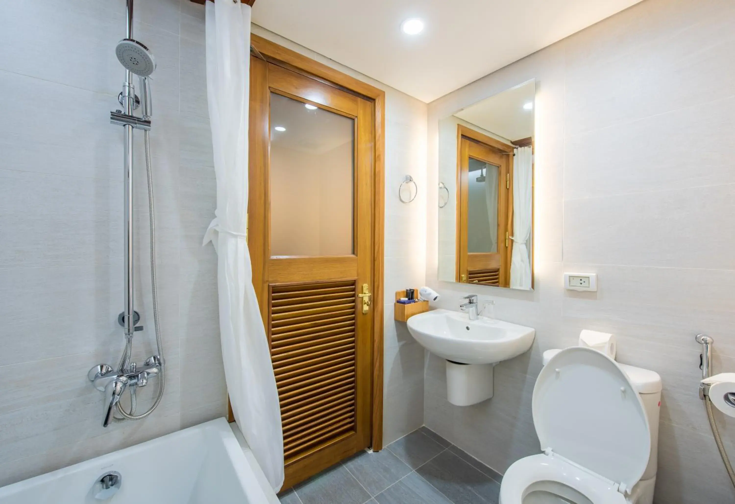 Superior King Room in Hai Bay Hotel & Restaurant Superior King Room in Hai Bay Hotel & Restaurant