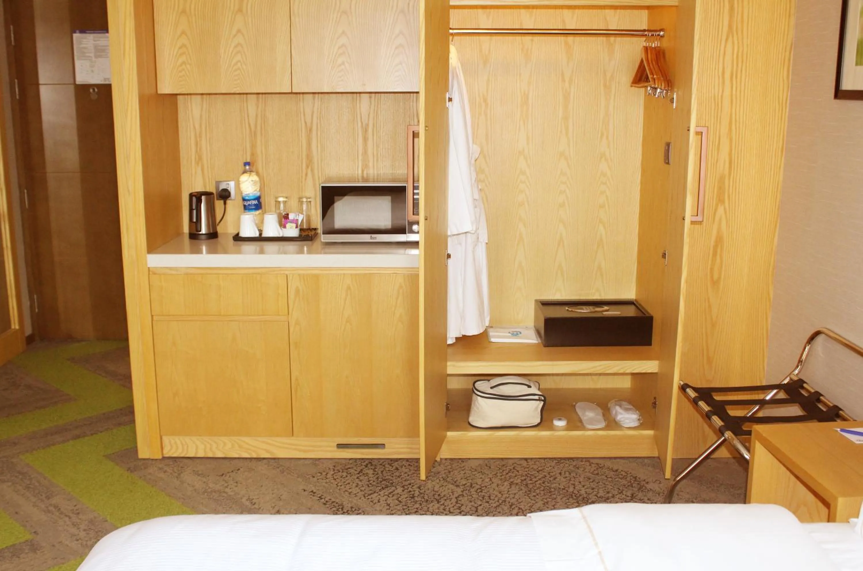 Coffee/tea facilities, Bed in HANSA- A Premium Residence