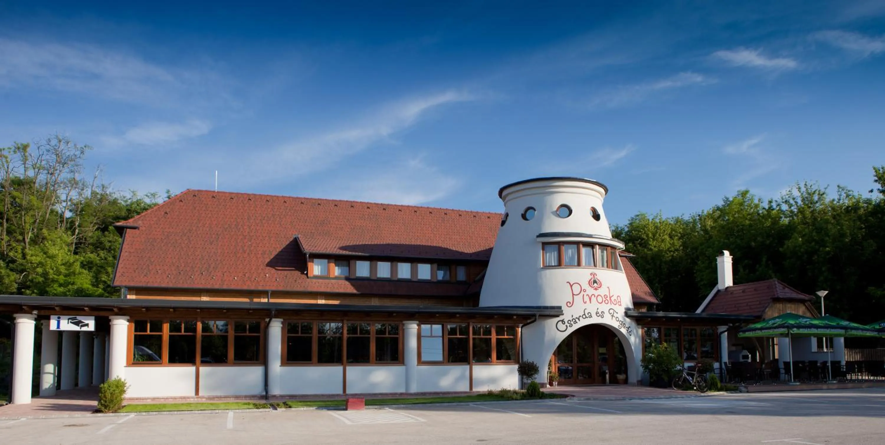 Facade/entrance in Piroska Csárda és Panzió