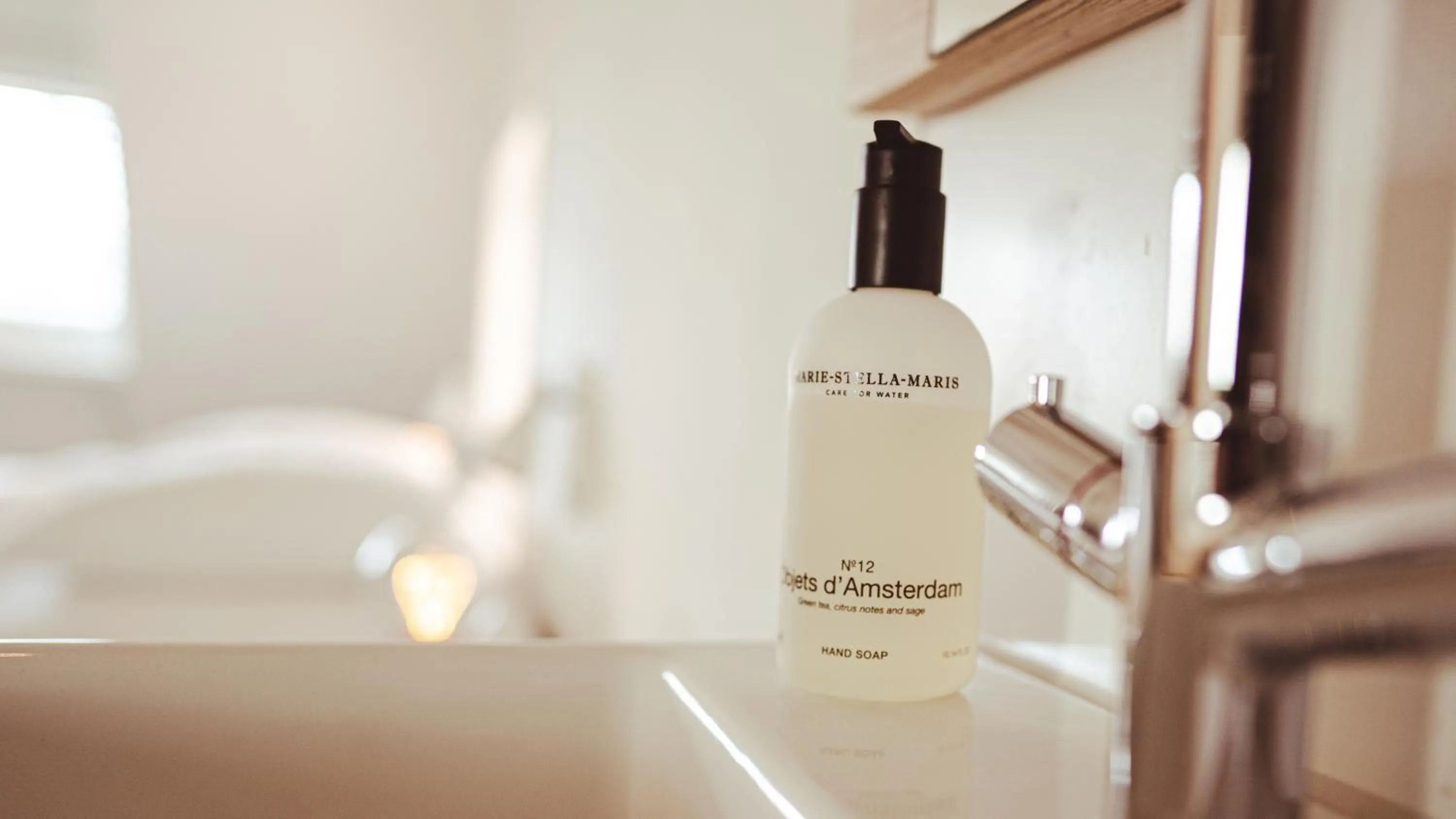 Bathroom in Logement Overzee