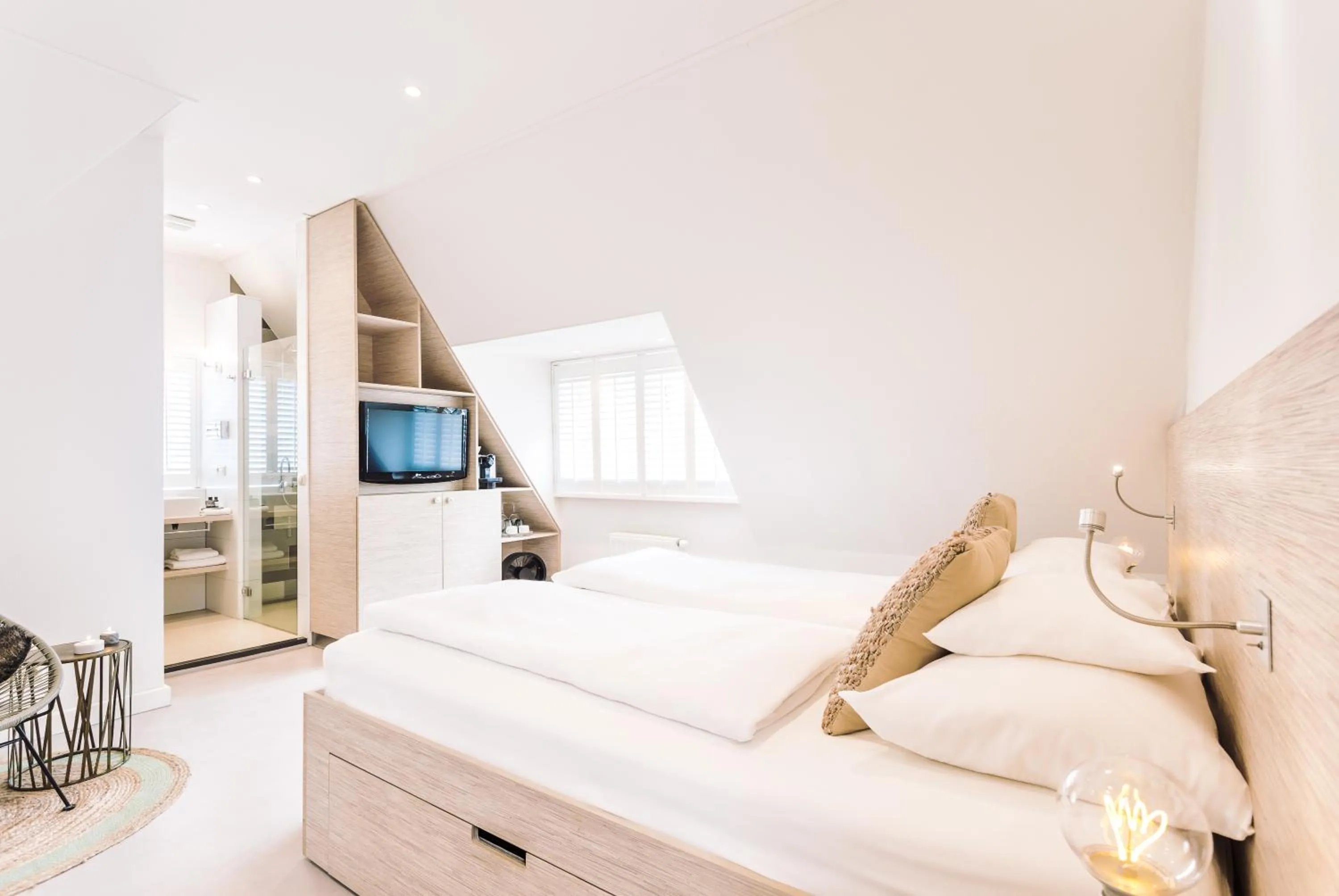 Bed in Logement Overzee