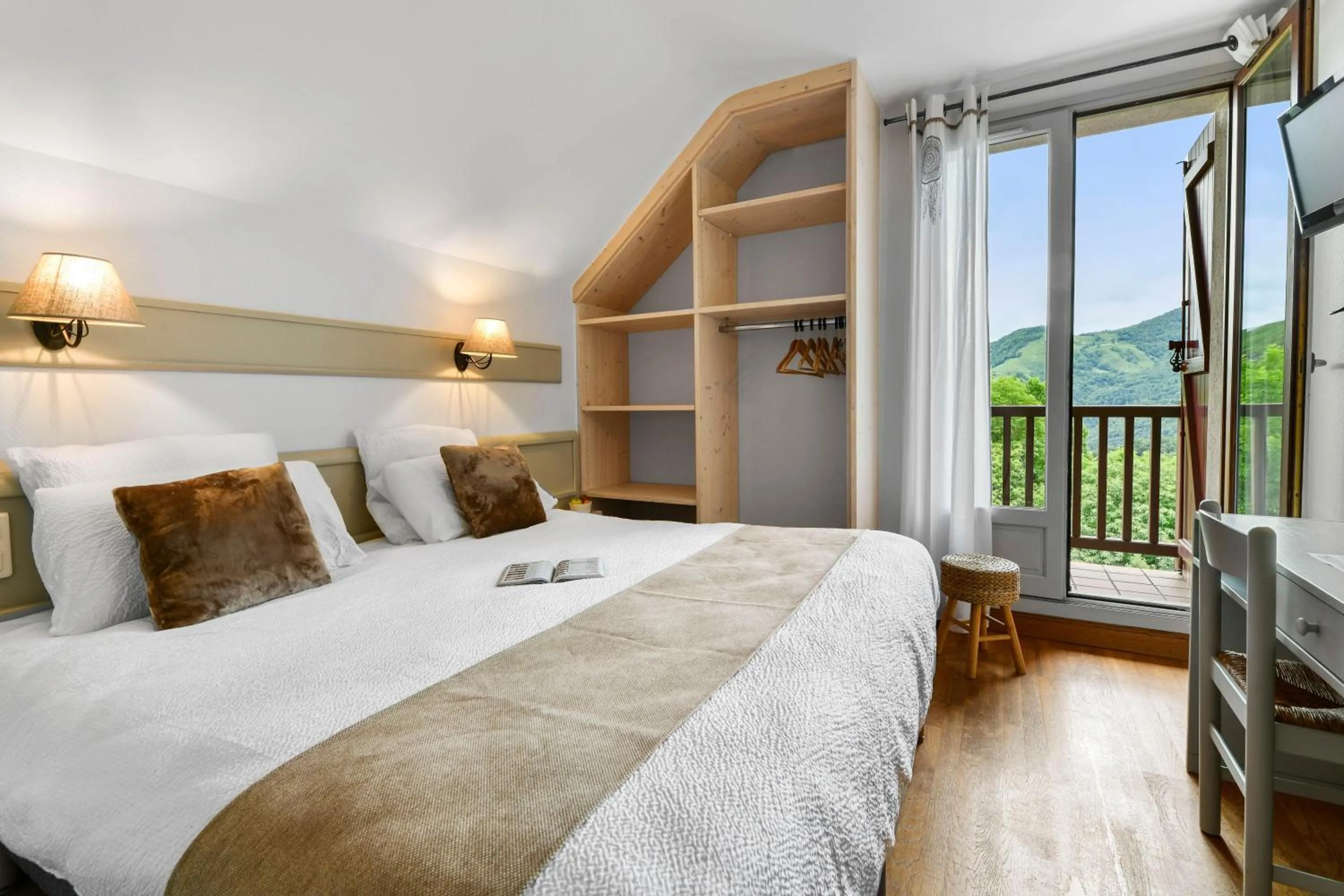 Bedroom, Bed in Logis Hôtel Etchemaïté