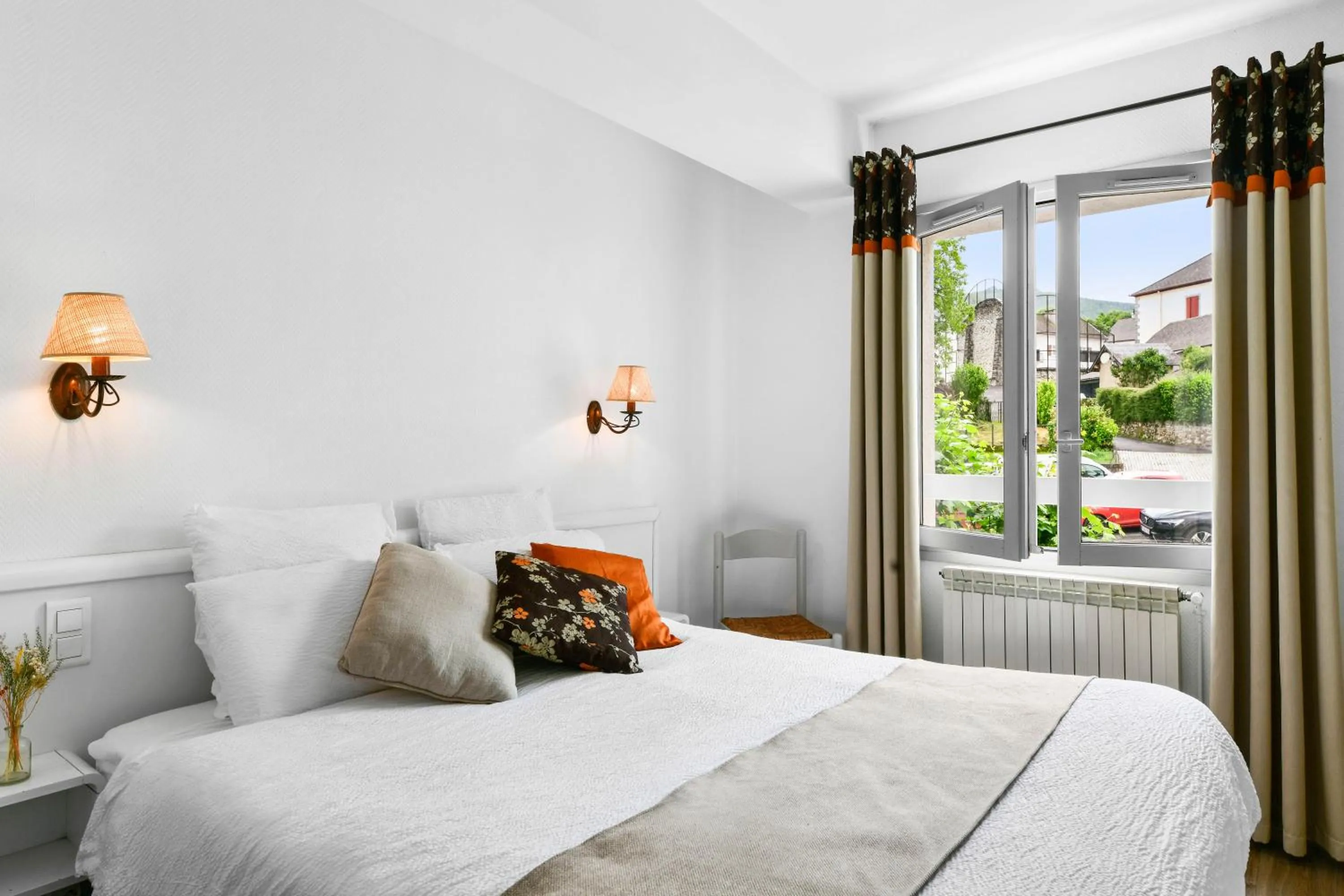 Bedroom, Bed in Logis Hôtel Etchemaïté