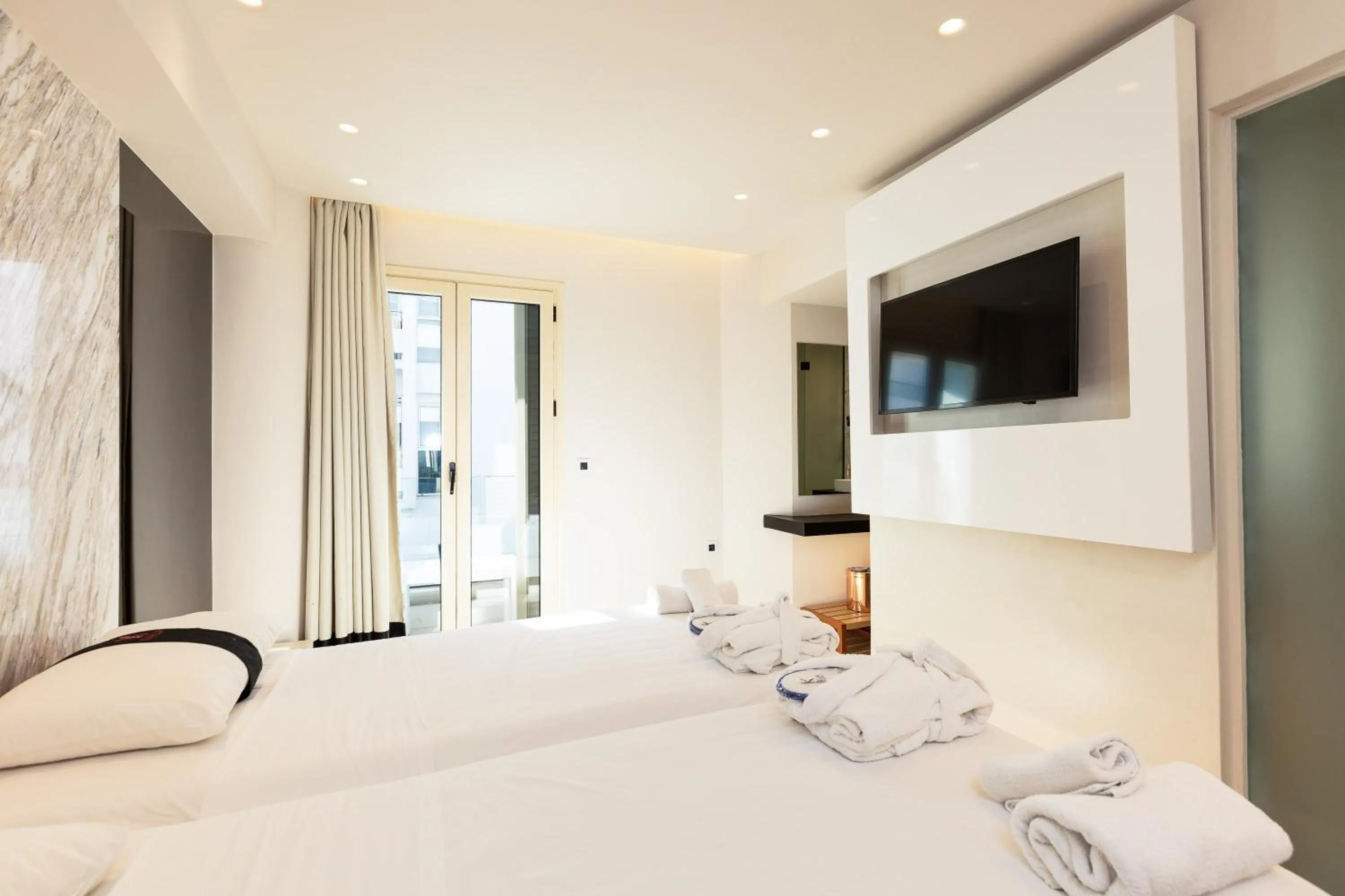 TV and multimedia, Bed in Kahlua Sea View Suites - Adults Only