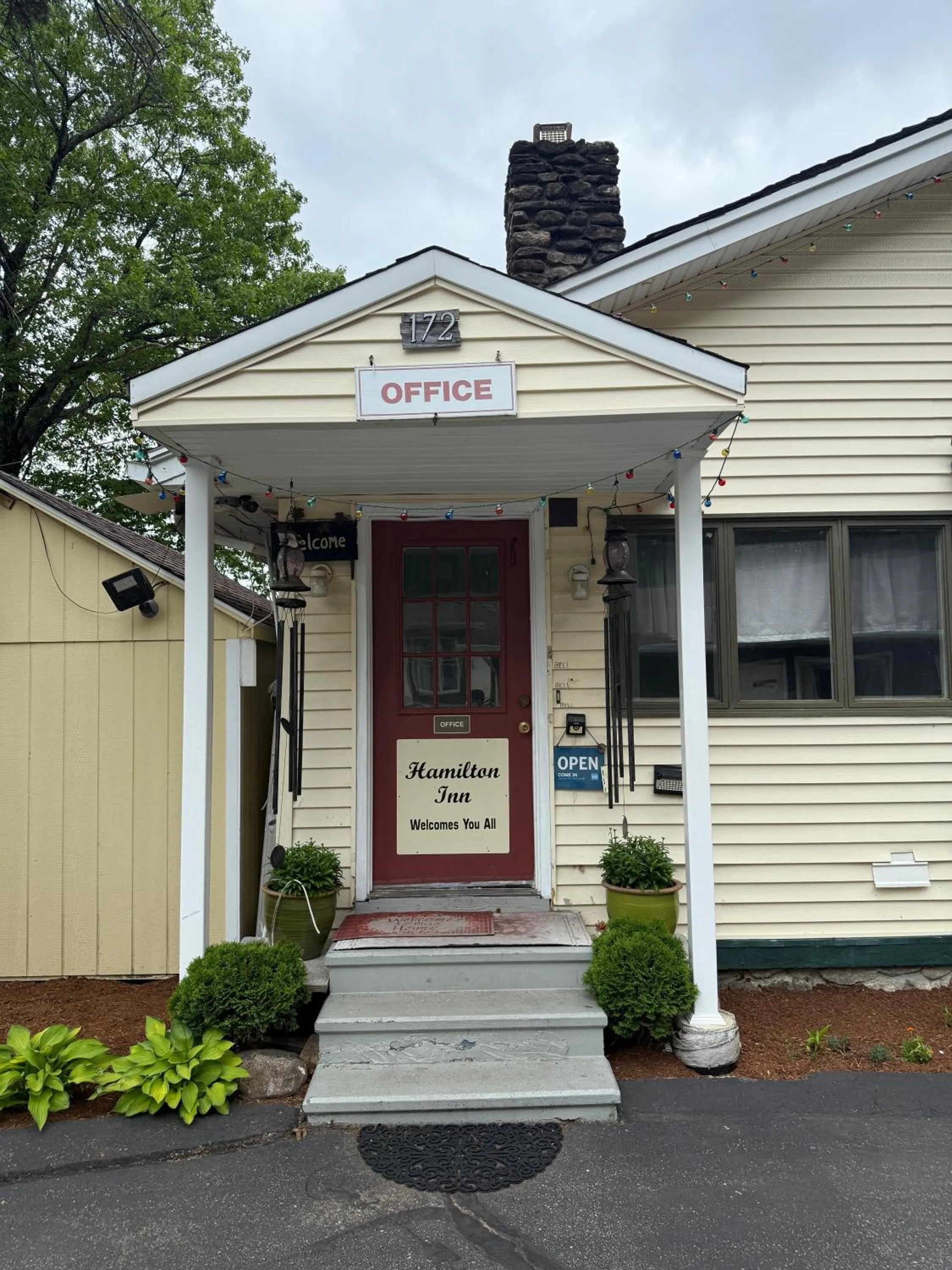 Facade/entrance in Hamilton Inn Sturbridge