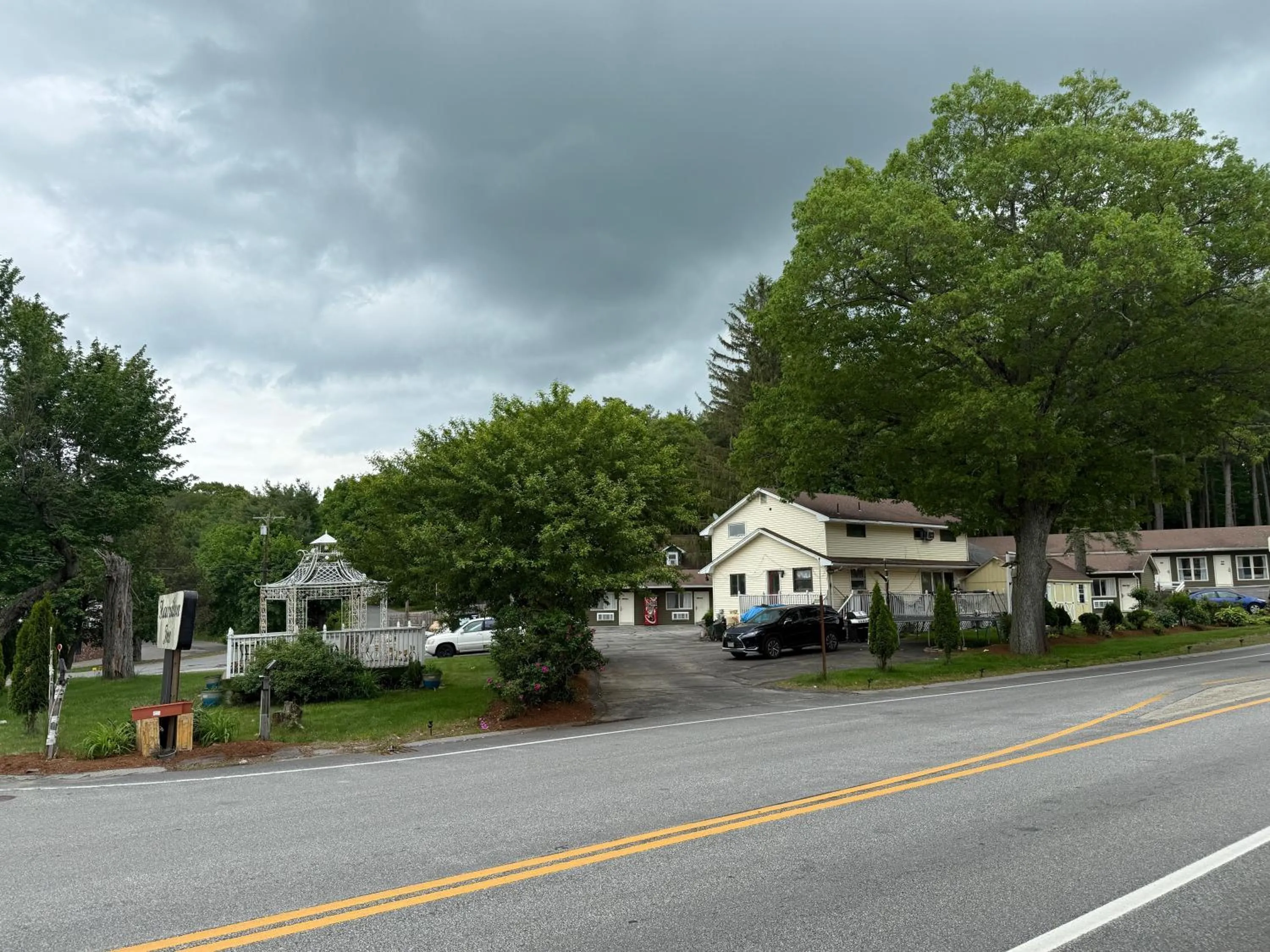 Street view in Hamilton Inn Sturbridge