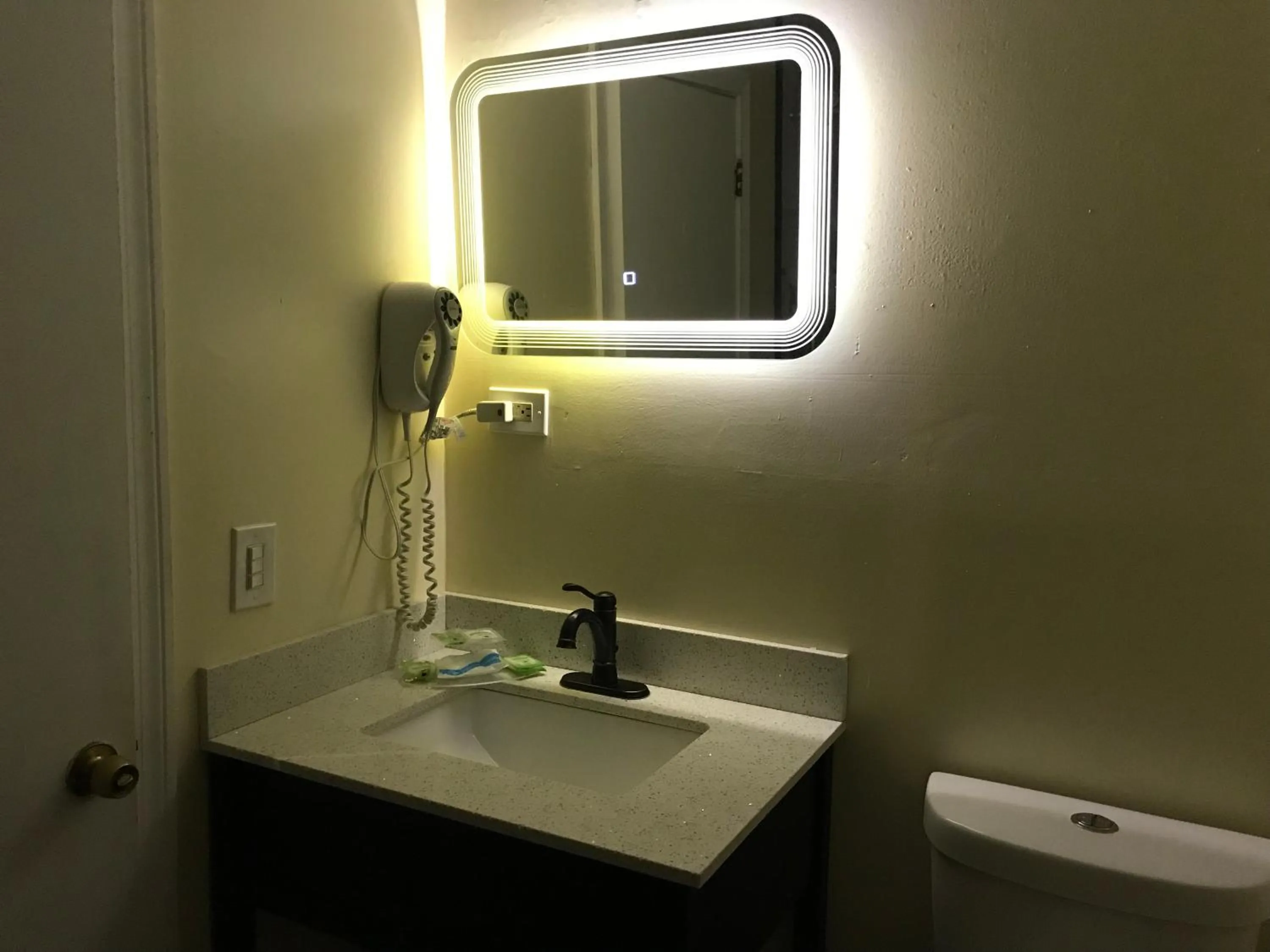 Bathroom in Hamilton Inn Sturbridge