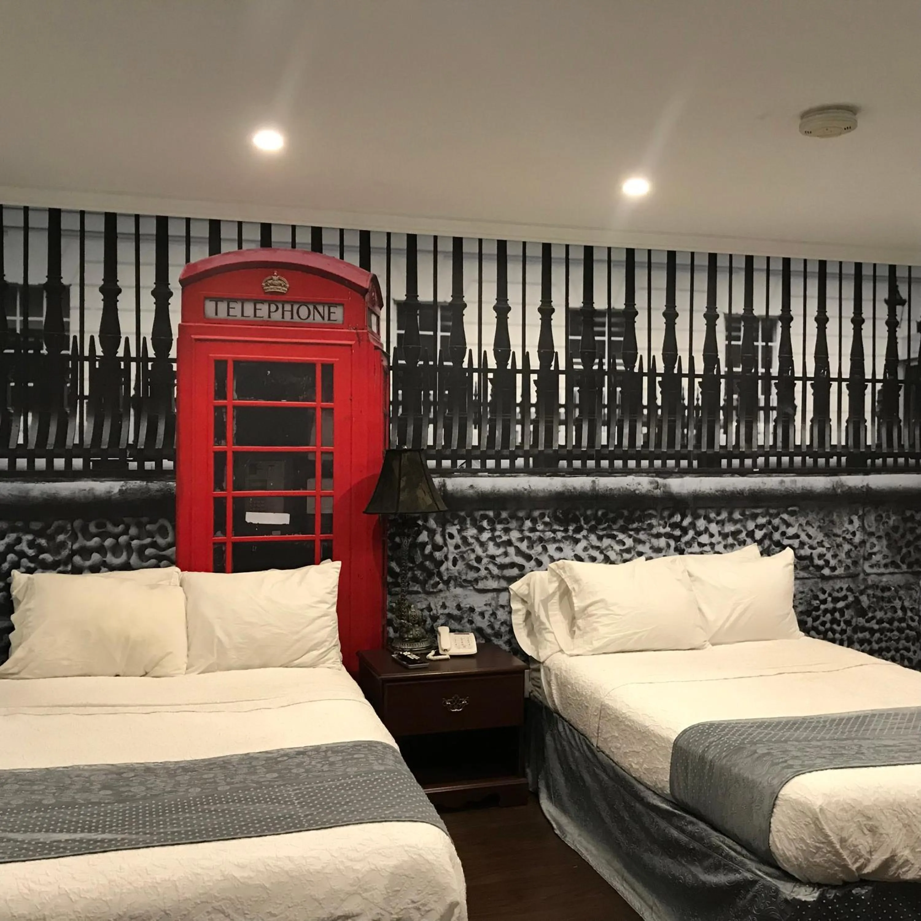 Photo of the whole room, Bed in Hamilton Inn Sturbridge