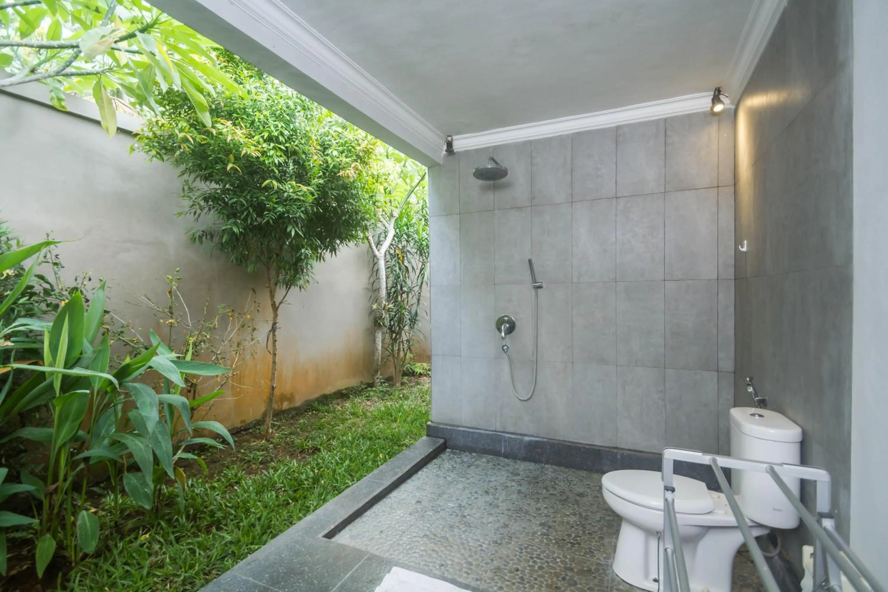 Shower in Parthi Puri Ubud