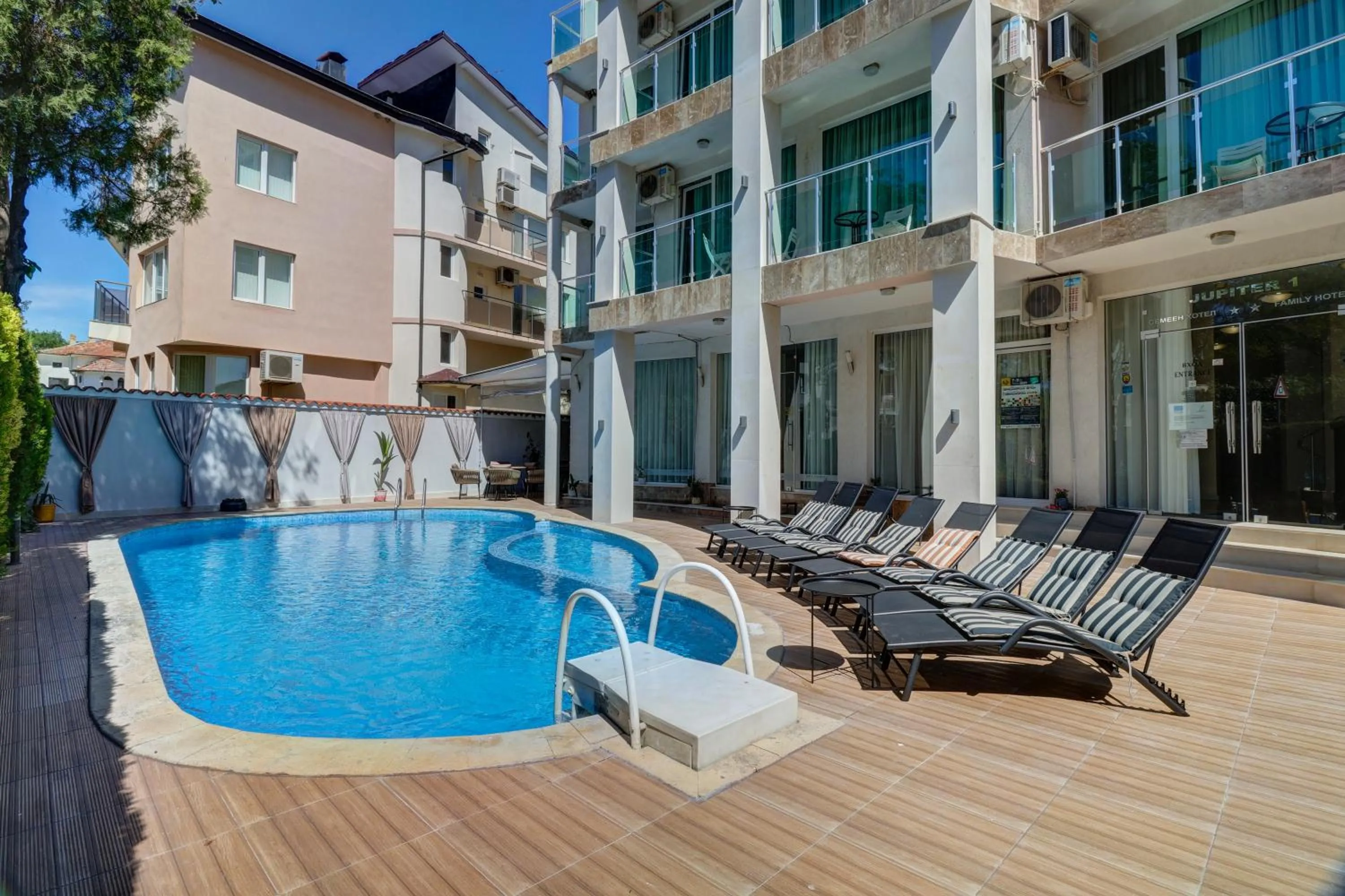 Patio in Jupiter 1 Family Hotel