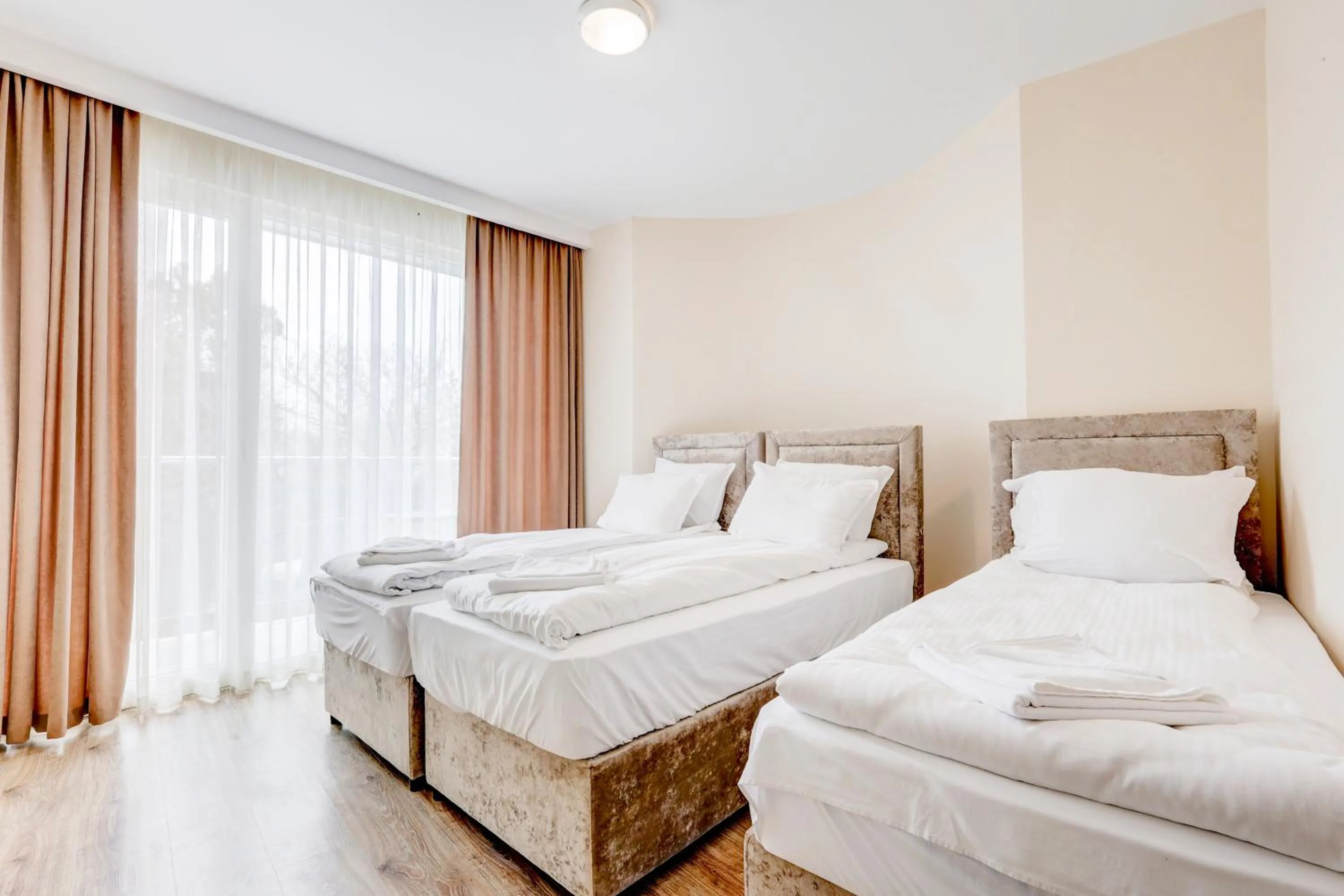 Bed in Jupiter 1 Family Hotel