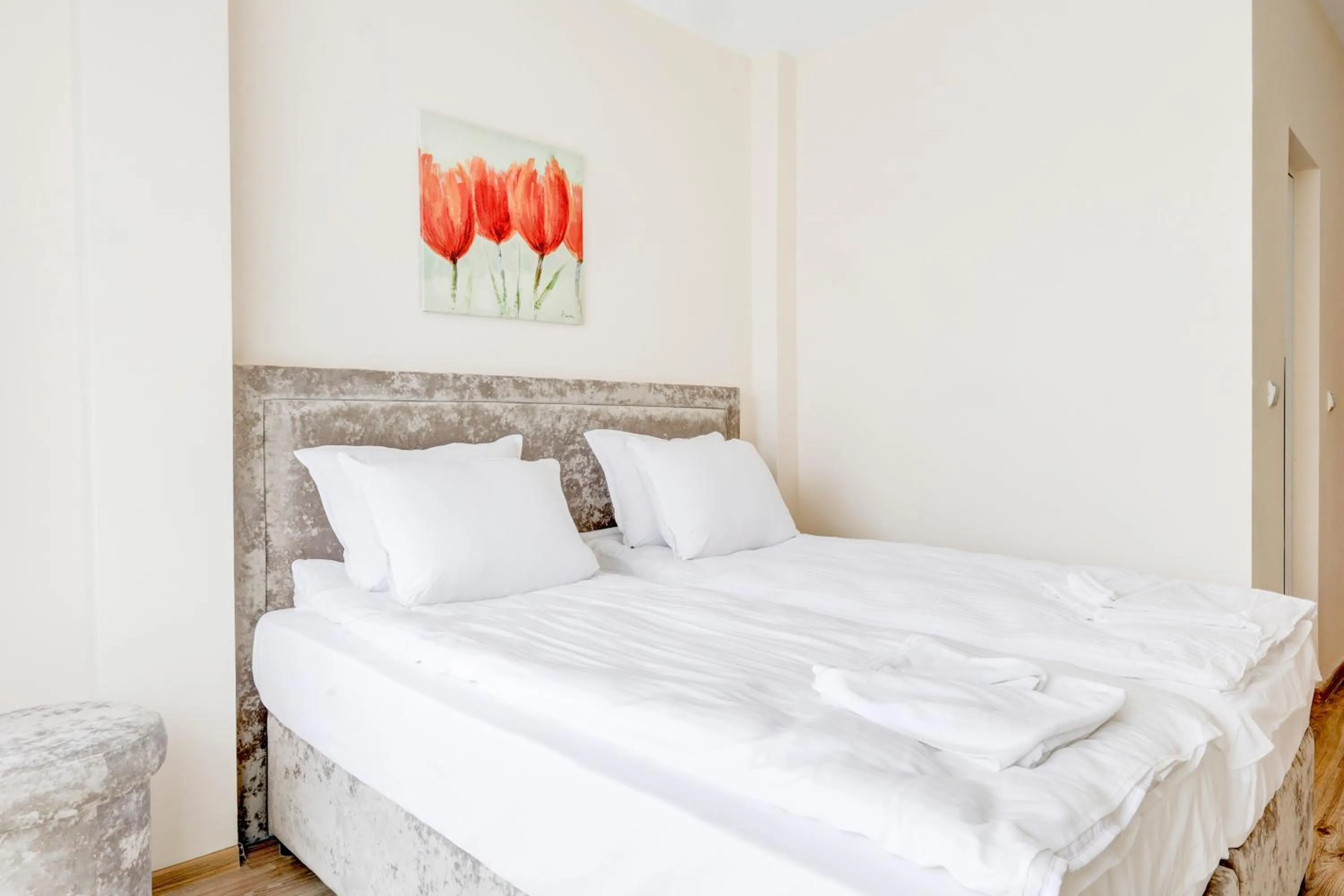 Bed in Jupiter 1 Family Hotel