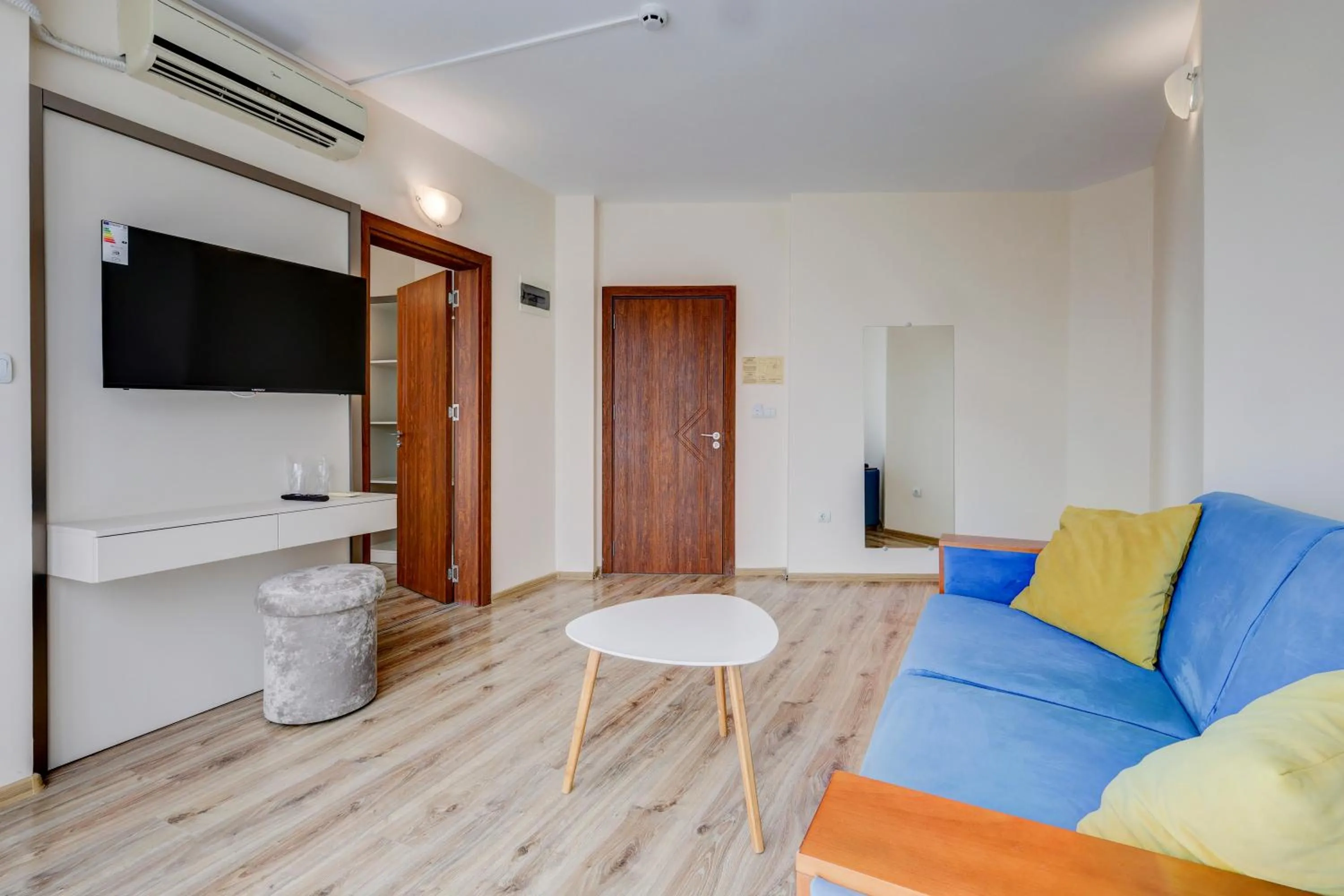 TV and multimedia in Jupiter 1 Family Hotel