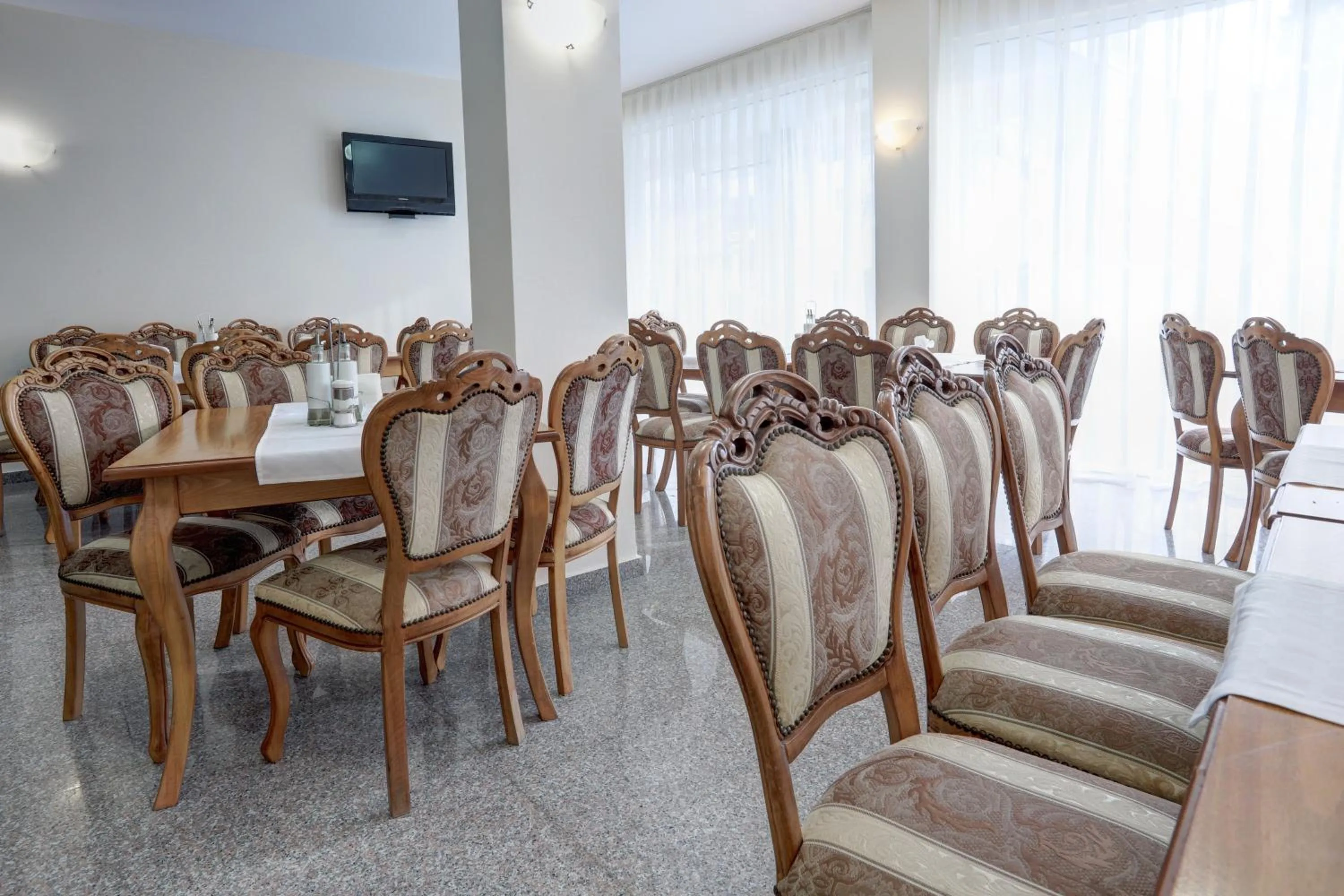 Restaurant/places to eat in Jupiter 1 Family Hotel