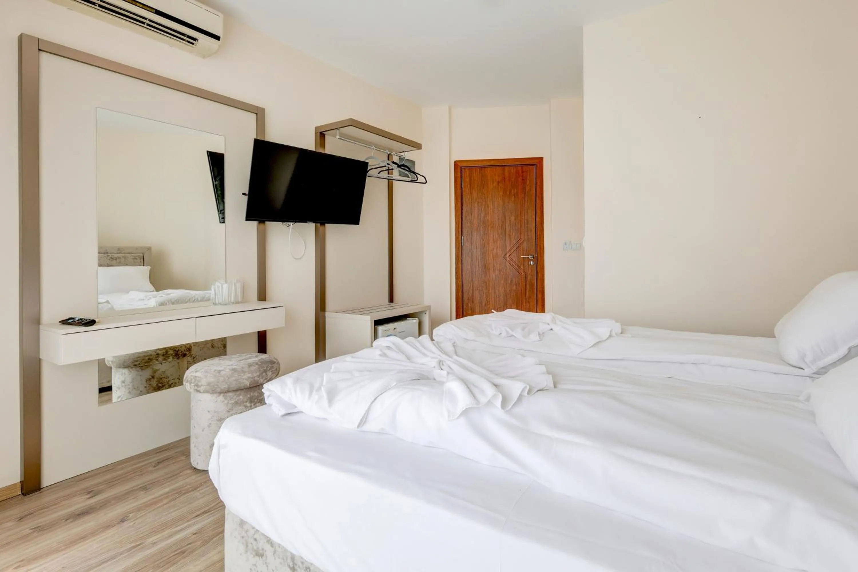 Bed in Jupiter 1 Family Hotel