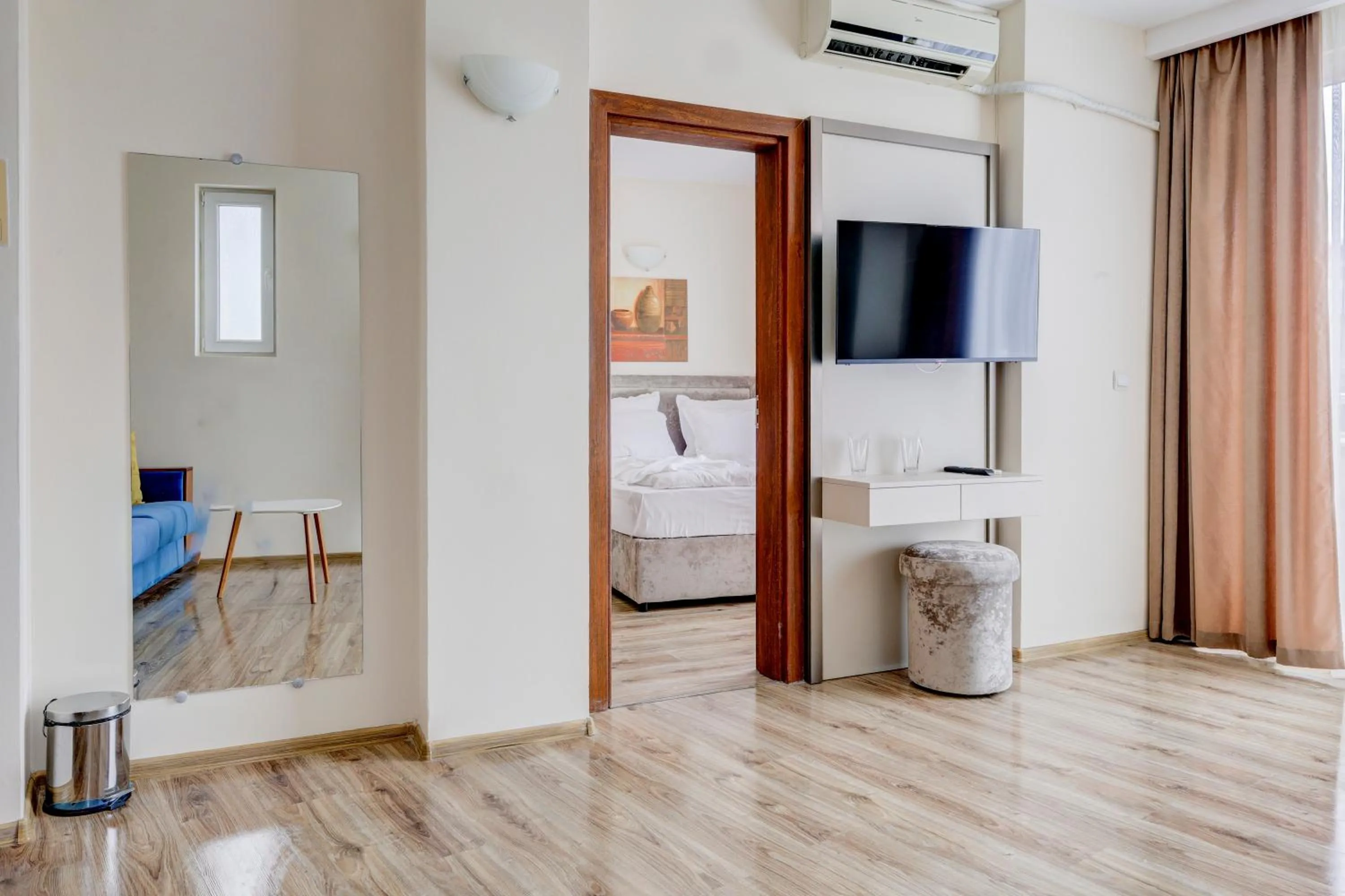 Bed in Jupiter 1 Family Hotel