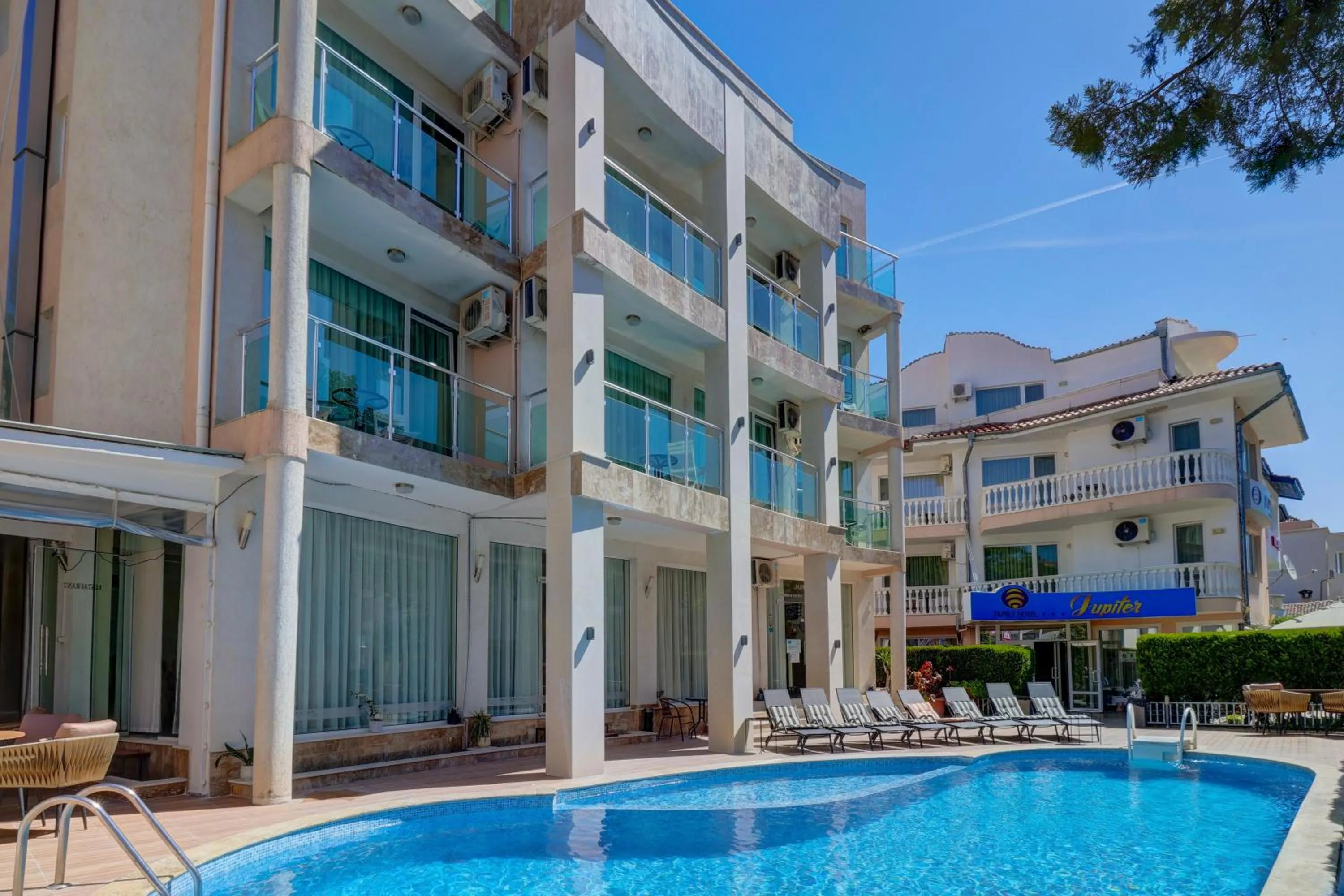 Property building in Jupiter 1 Family Hotel