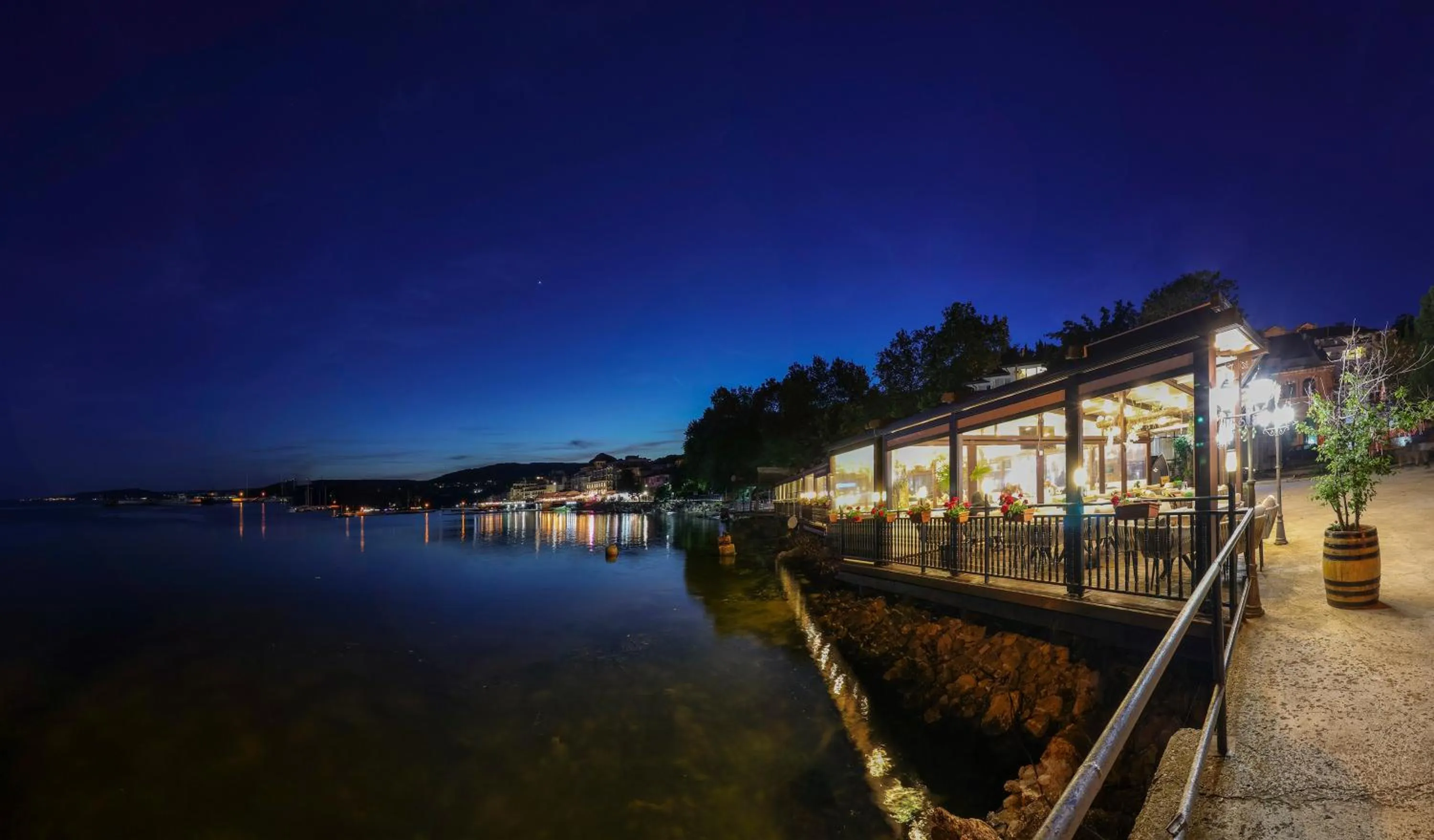 Restaurant/places to eat in Jupiter 1 Family Hotel