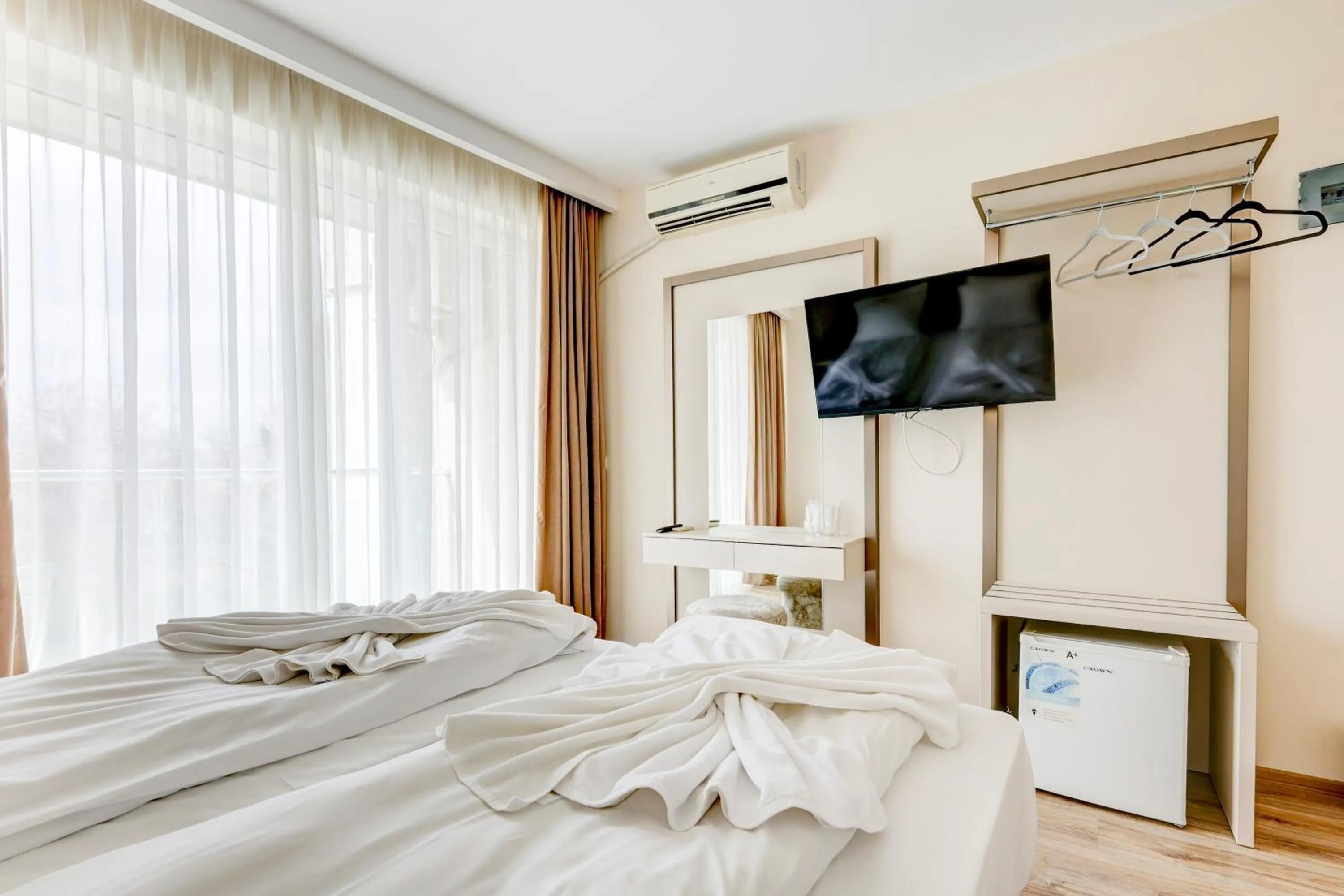 Bed in Jupiter 1 Family Hotel