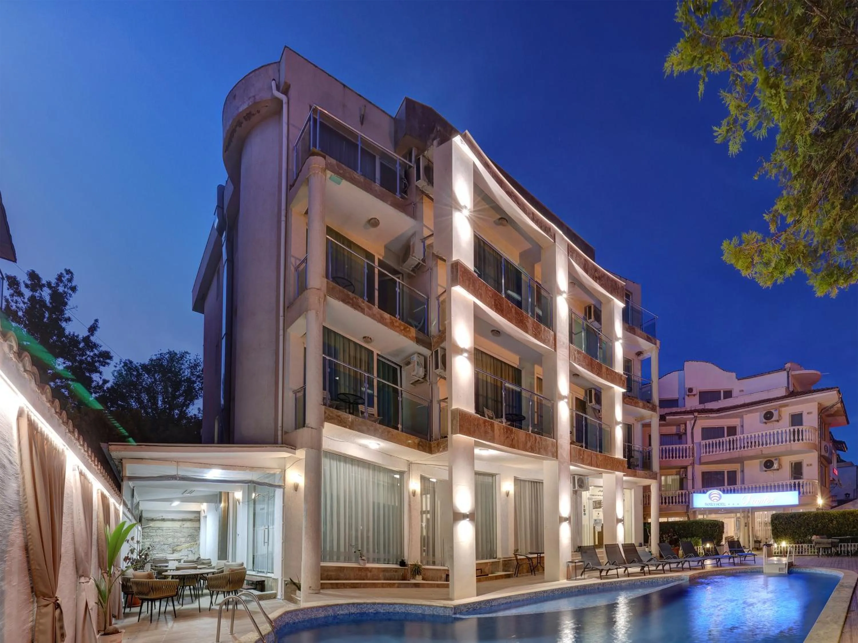 Property building in Jupiter 1 Family Hotel